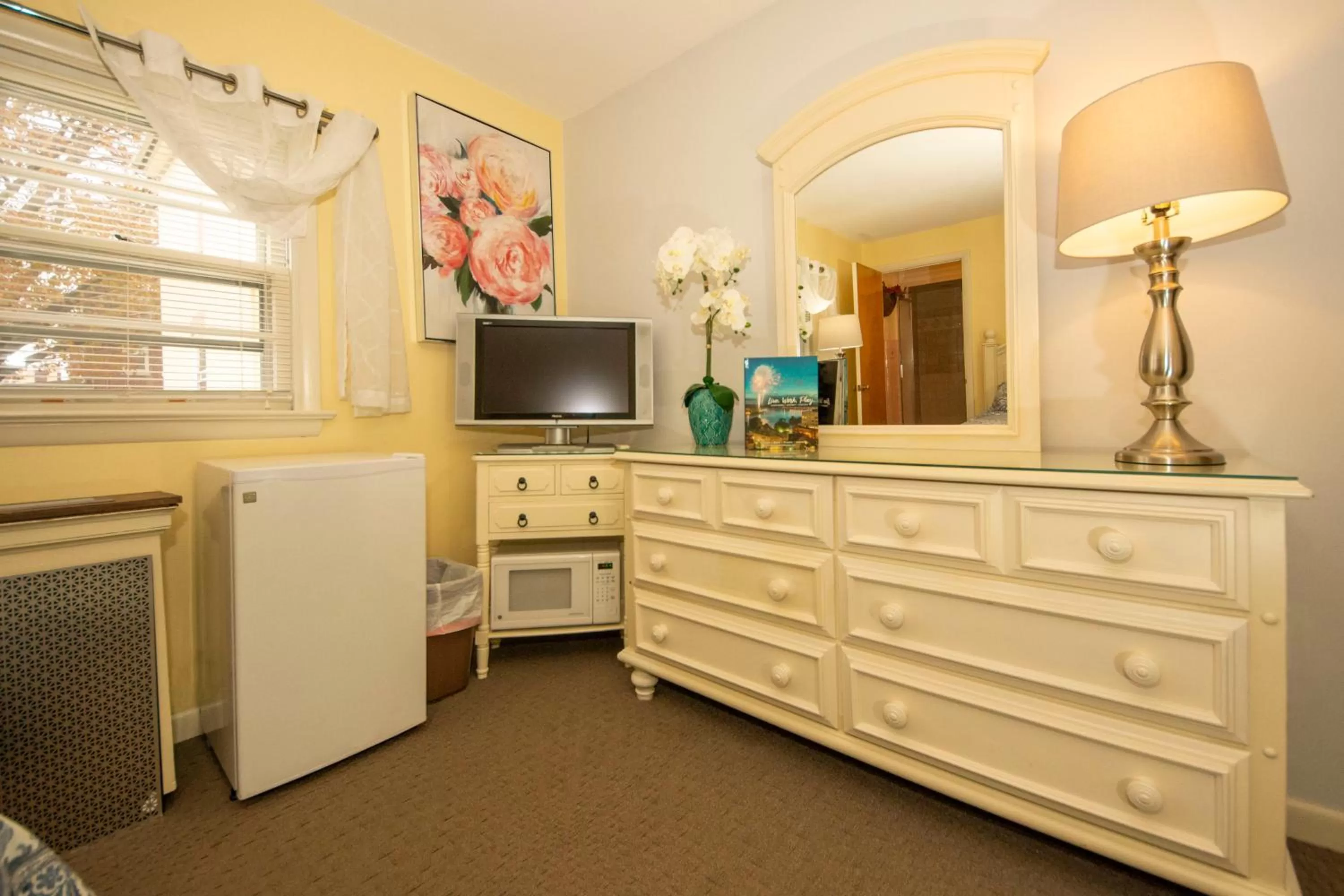 Simmons Motel and Suites