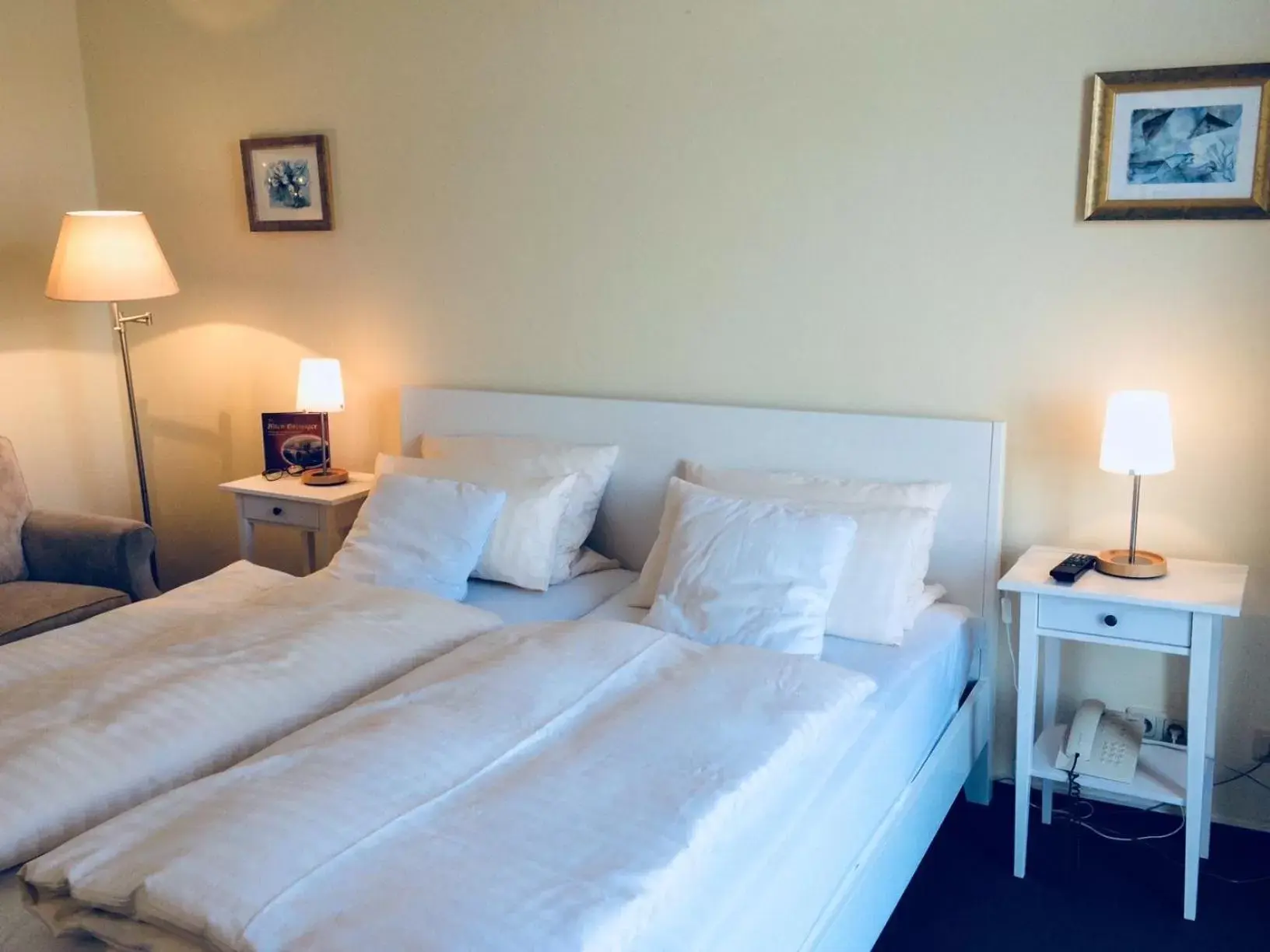 Bed in Hotel Rhein-Residenz