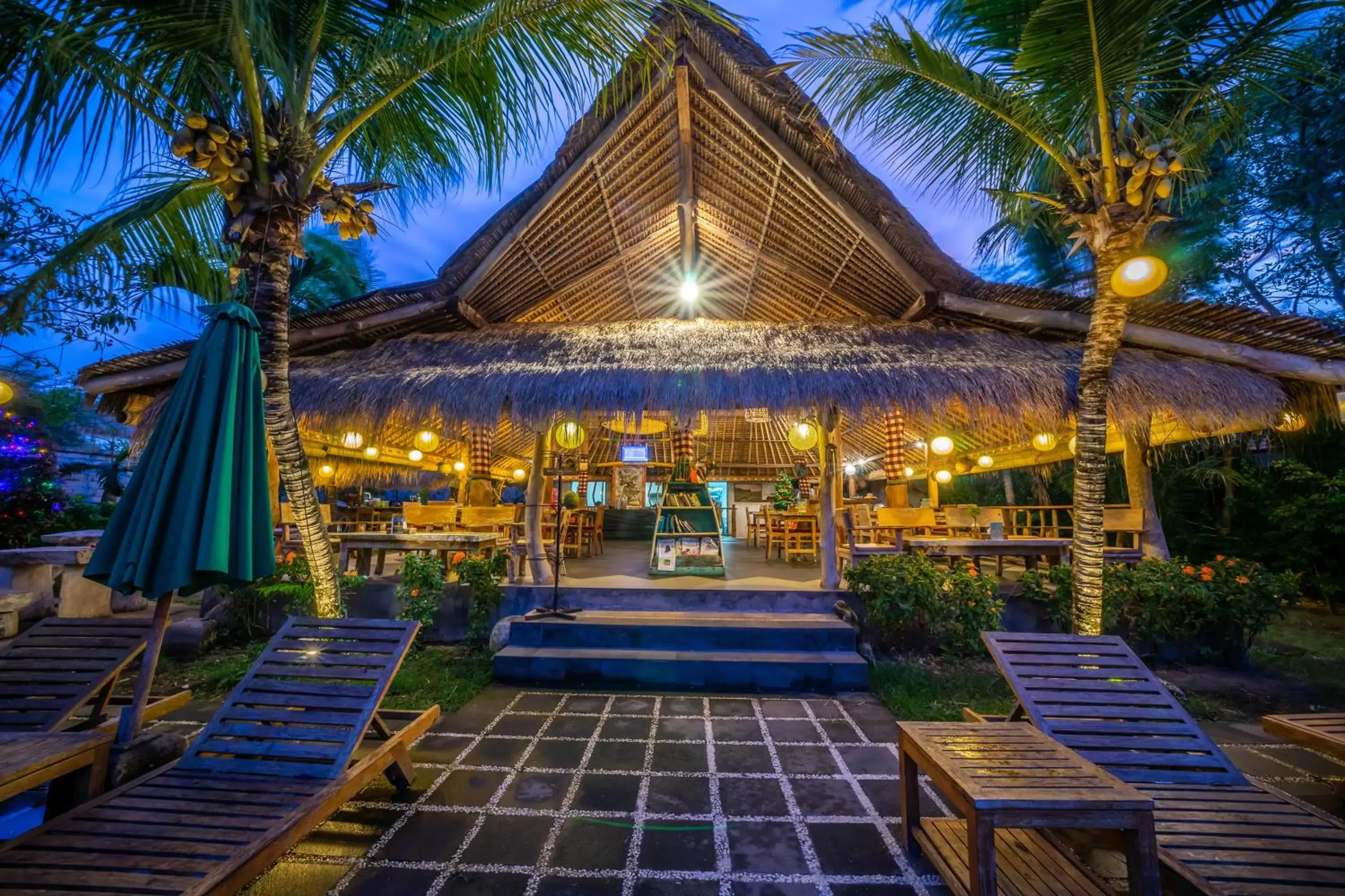 Restaurant/places to eat in Flower Bud Bungalow Balangan Restaurant/places to eat in Flower Bud Bungalow Balangan