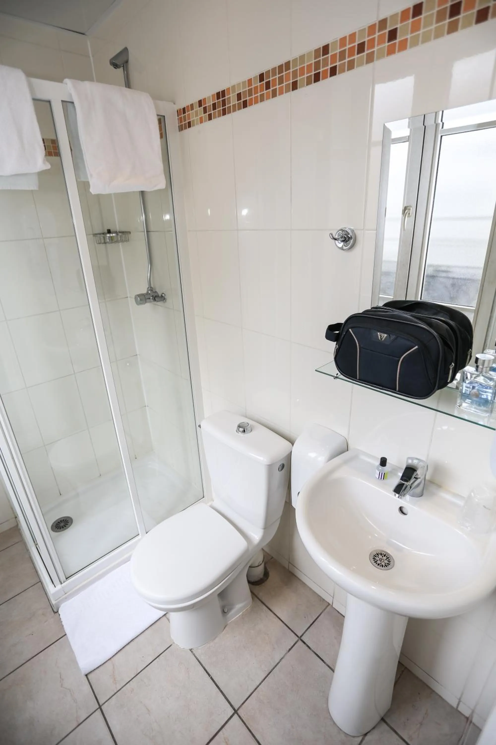 Le Montclair Montmartre by River