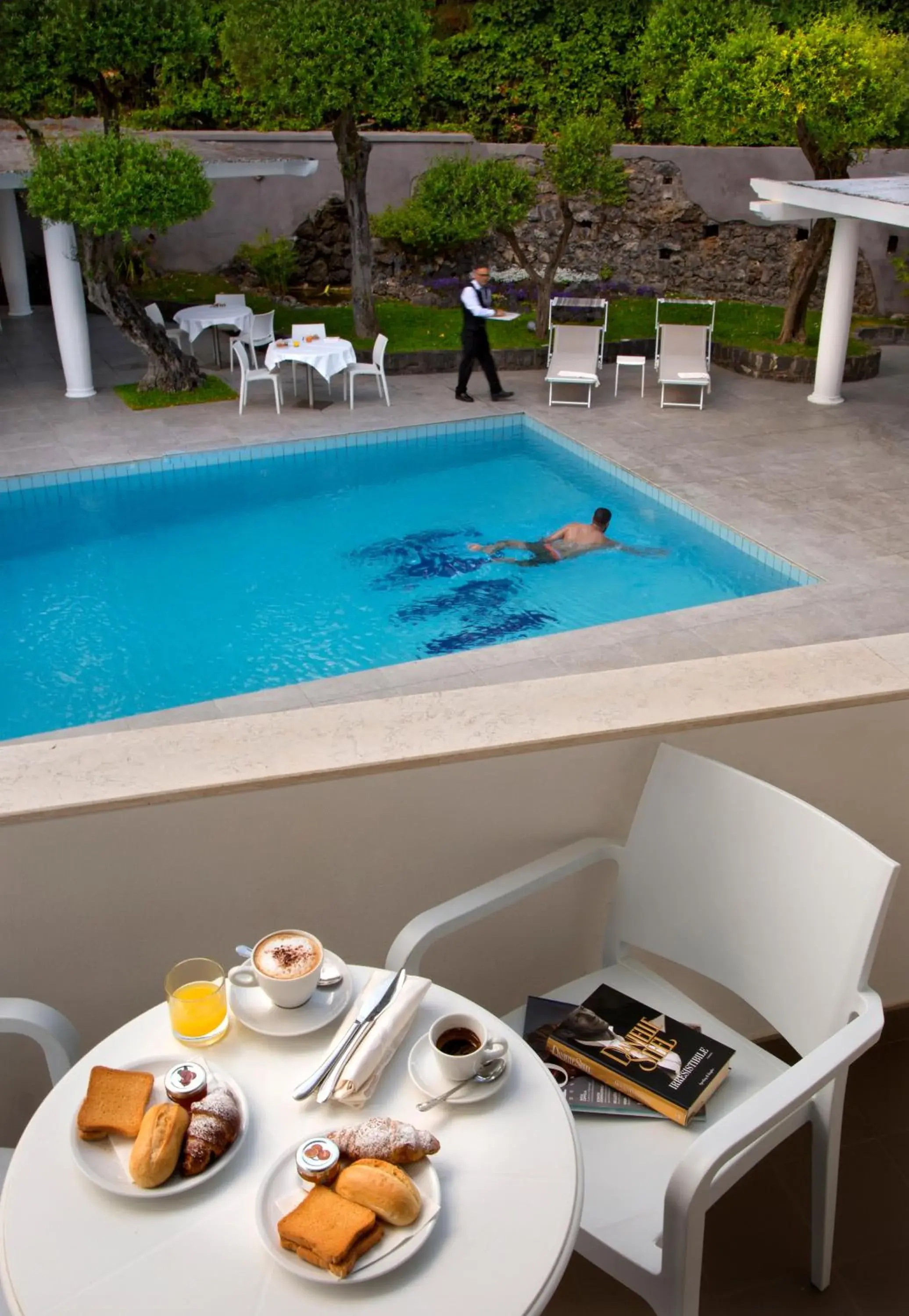Swimming pool in Hotel Marad