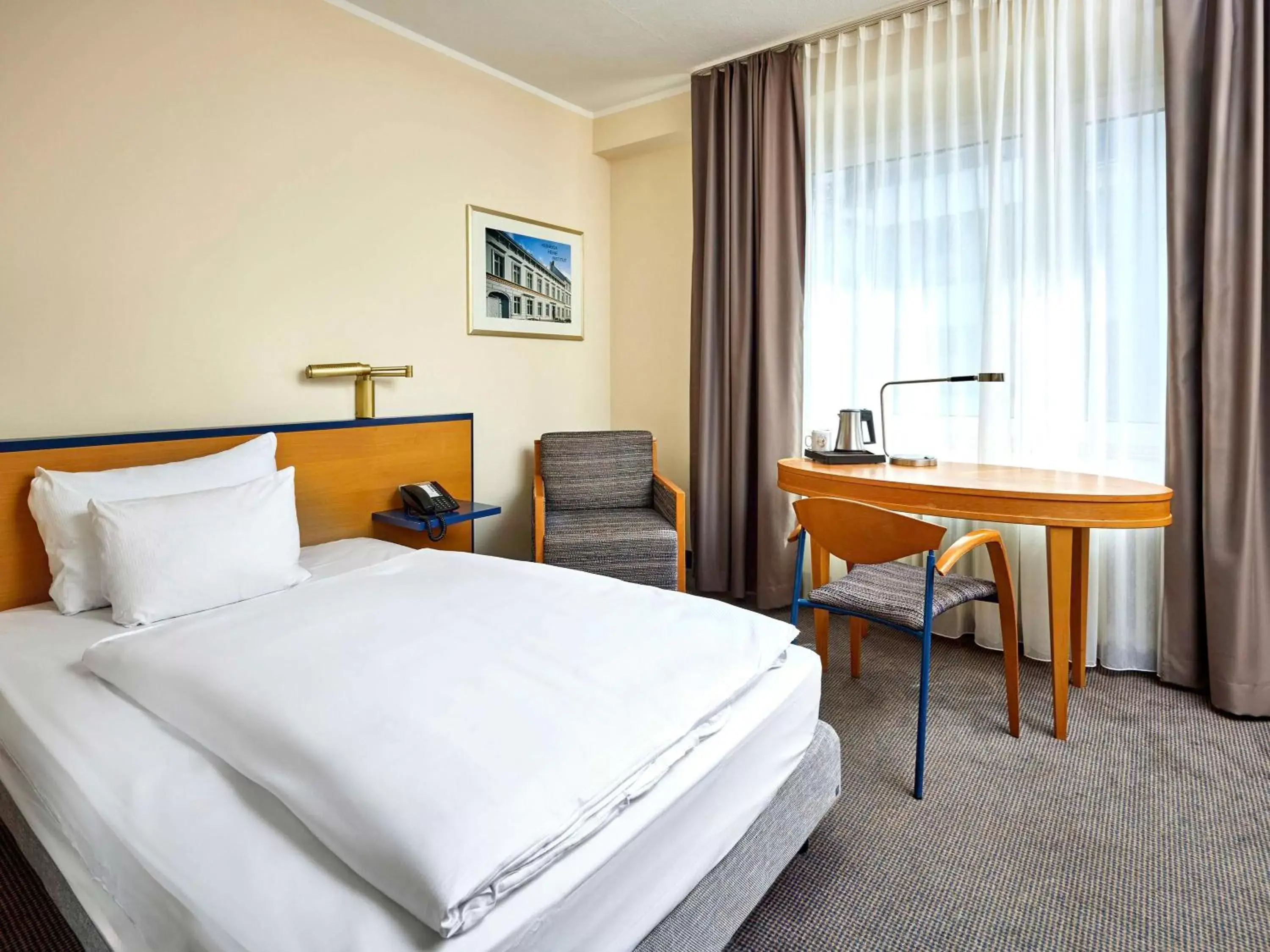 Bedroom, Bed in Mercure Hotel Düsseldorf City Center