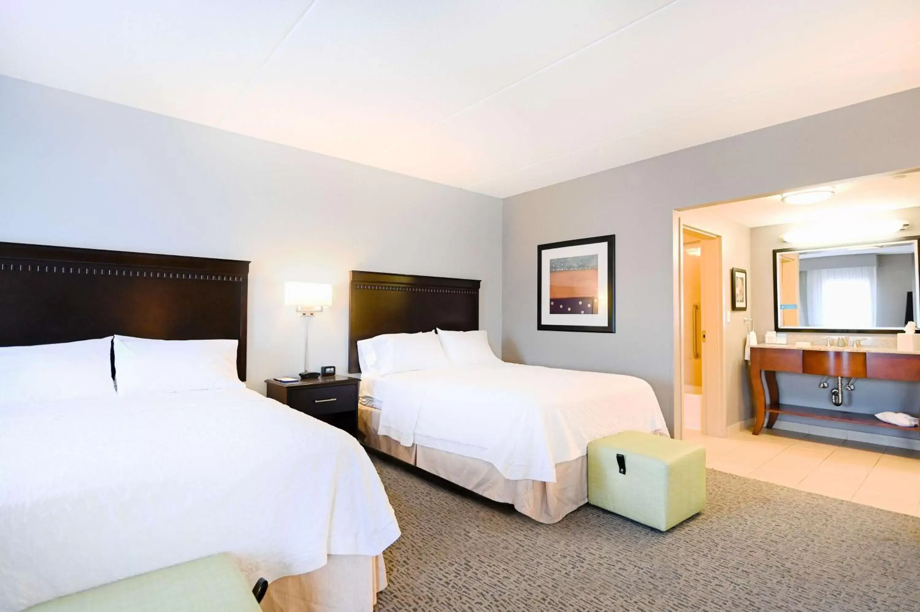 Bed in Hampton Inn & Suites Smithfield