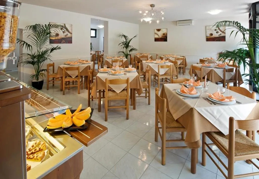 Restaurant/places to eat in Hotel Roma