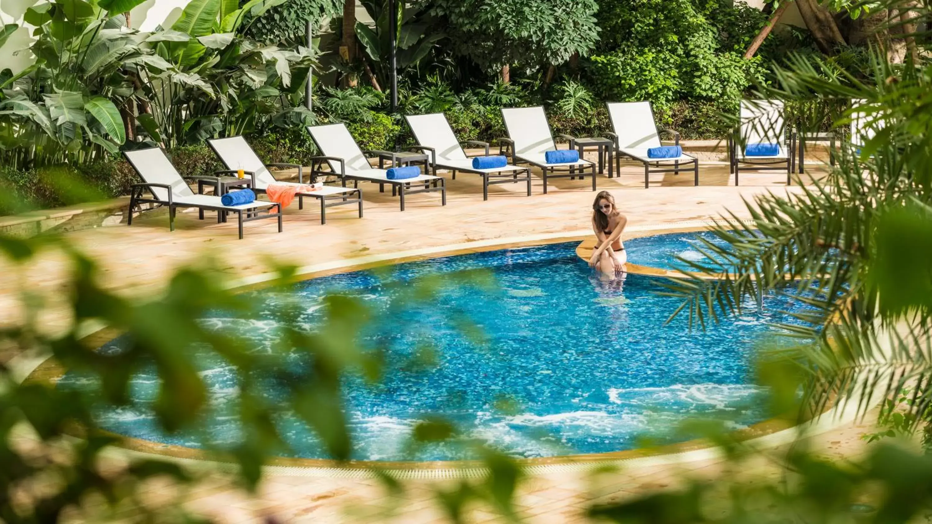 Swimming pool in InterContinental Chengdu Global Center by IHG Swimming pool in InterContinental Chengdu Global Center by IHG