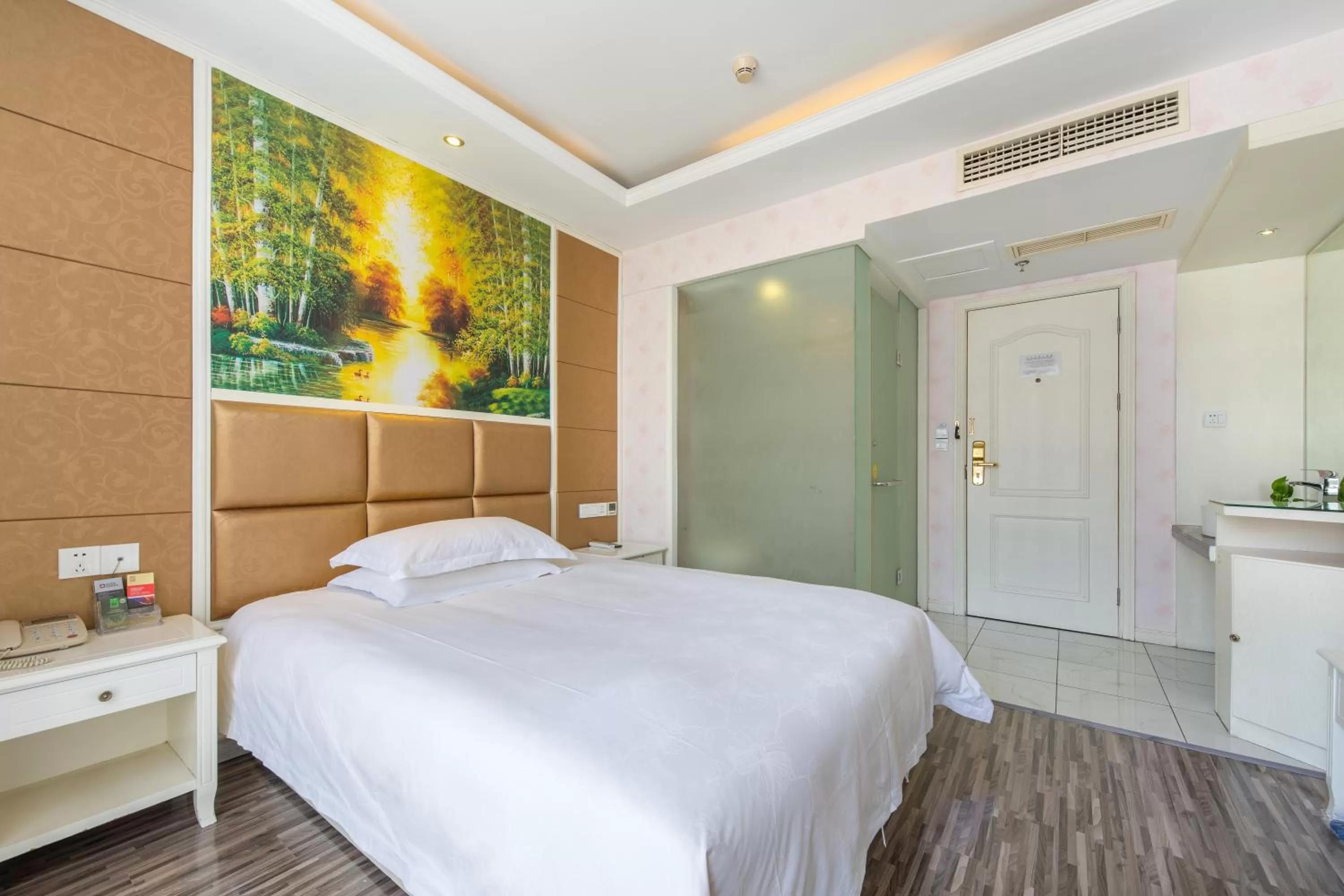 Bed in Lingshang Hotel