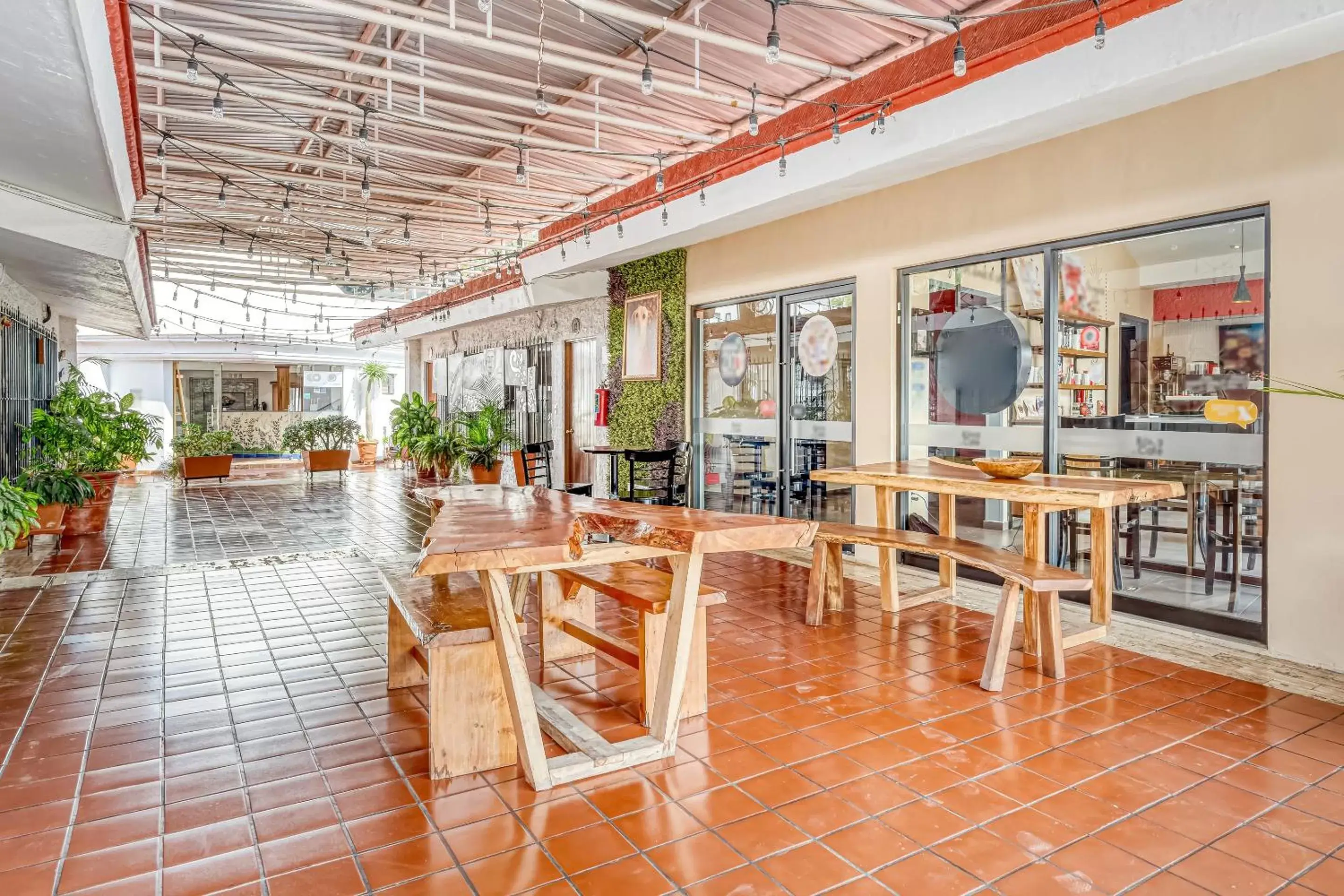 Patio, Restaurant/Places to Eat in Hotel Arana