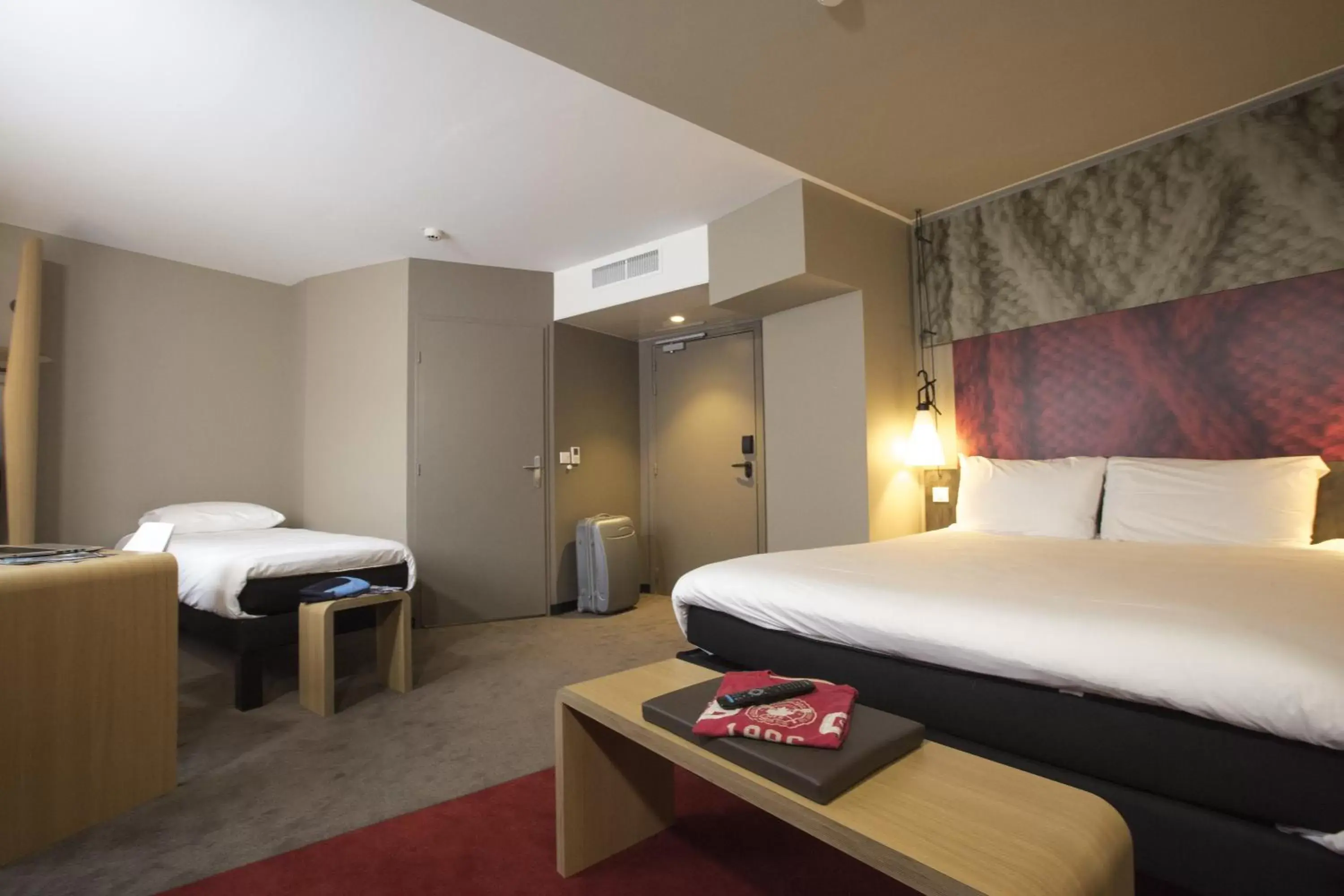 Photo of the whole room, Bed in ibis Lille Centre Grand Palais