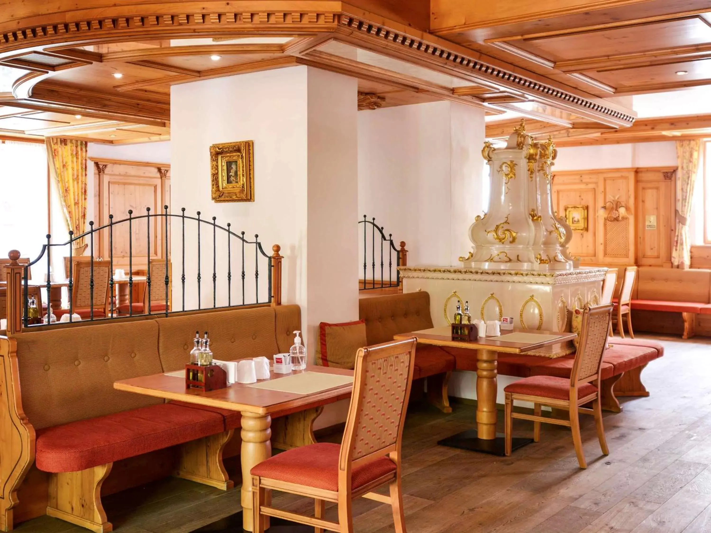 Restaurant/Places to Eat in Mercure Sighisoara Binderbubi Hotel & Spa