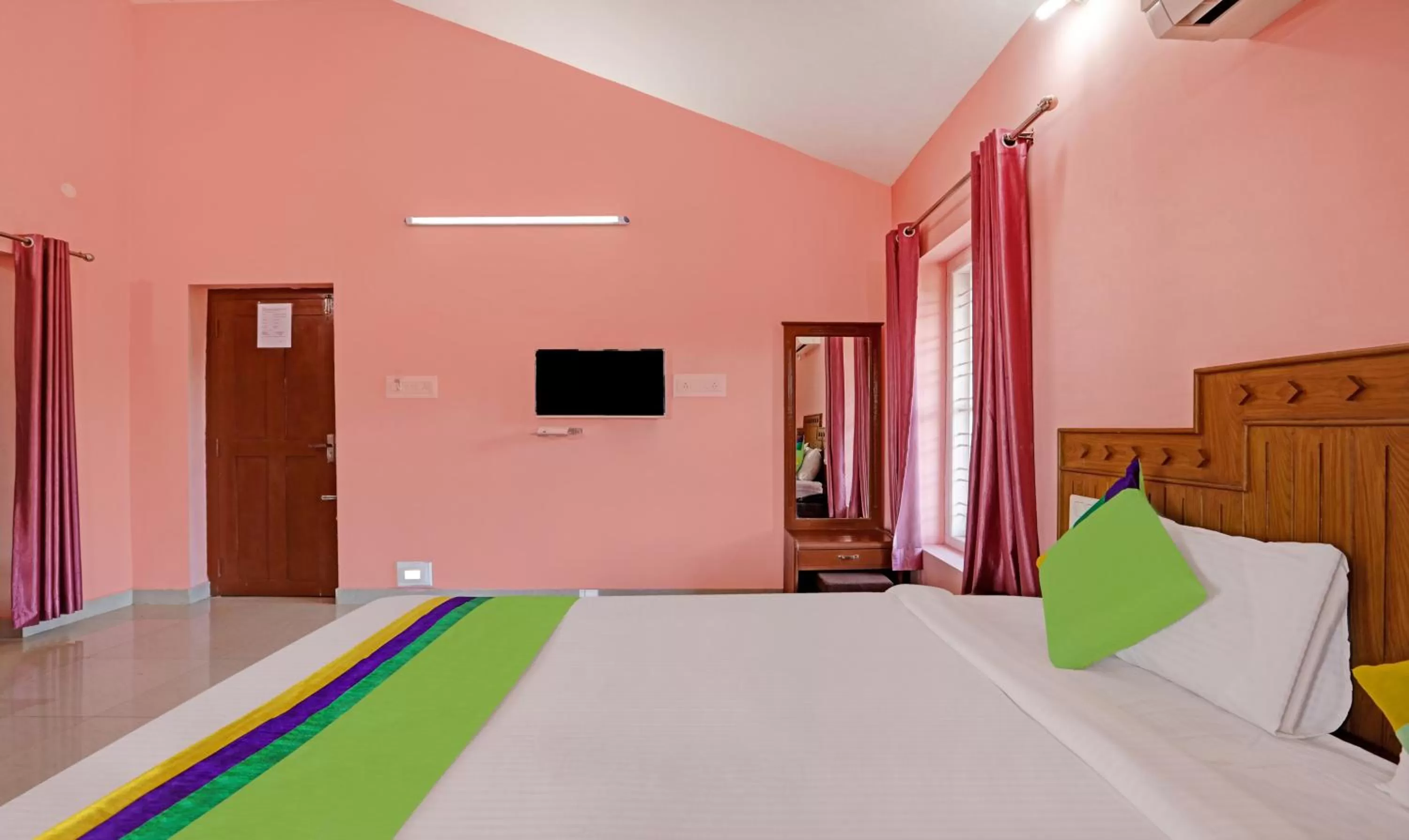 Bed in Treebo Trend Yajna Comforts