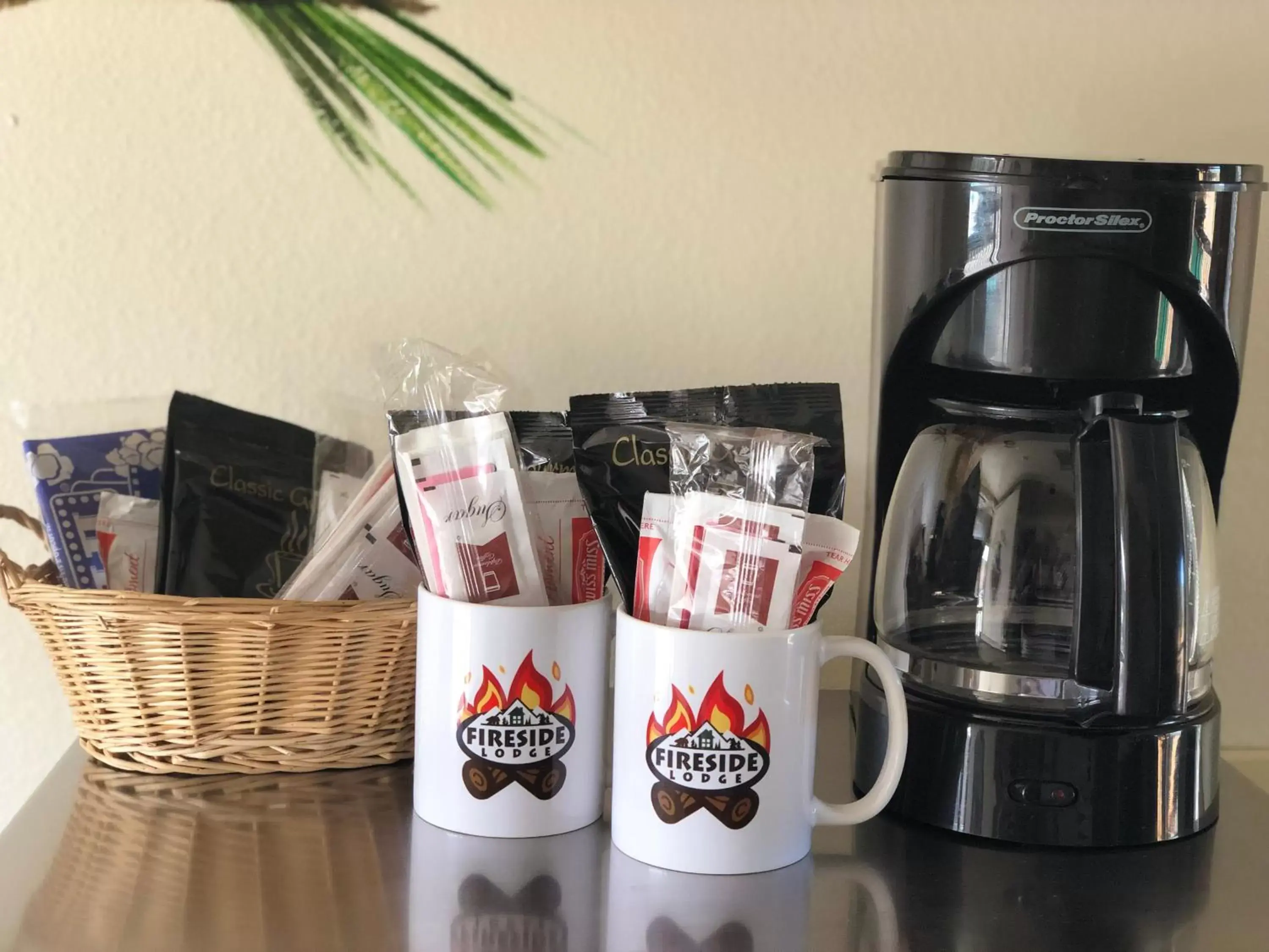 Coffee/tea facilities in Fireside Lodge