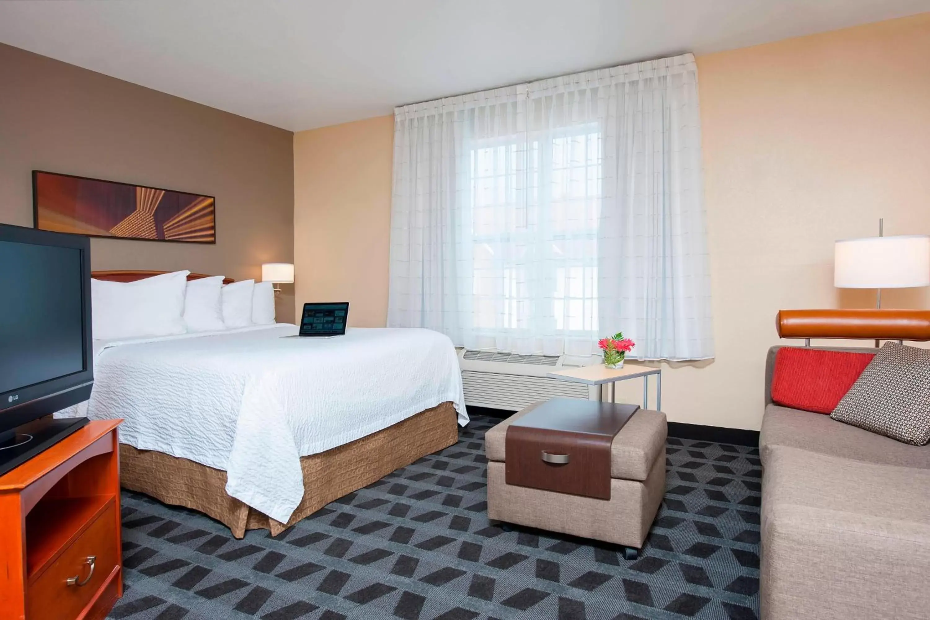 Bedroom, Bed in TownePlace Suites by Marriott Indianapolis - Keystone