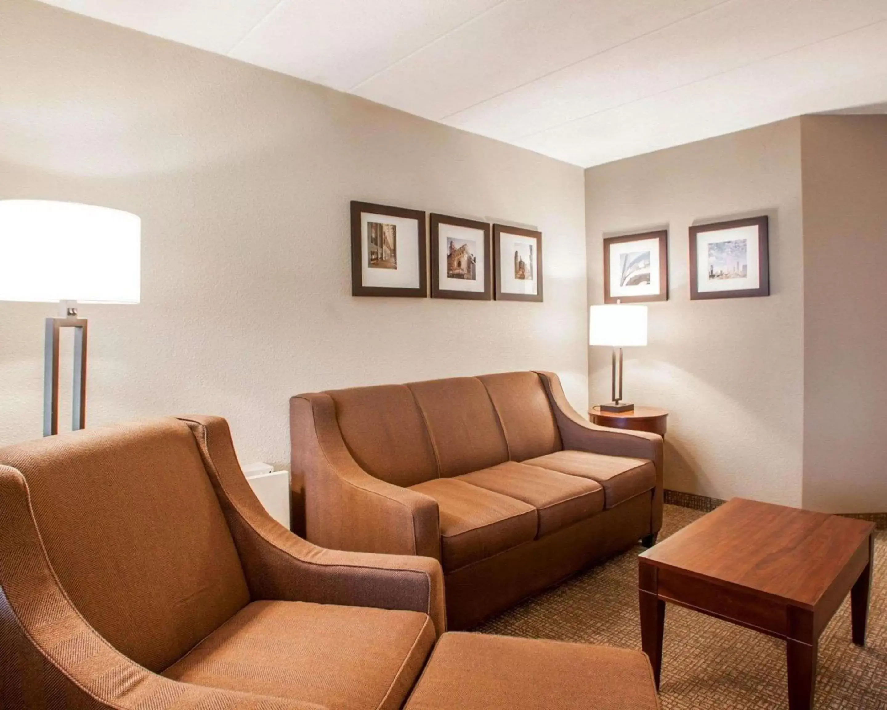 Bedroom, Seating Area in Quality Inn & Suites Orland Park - Chicago