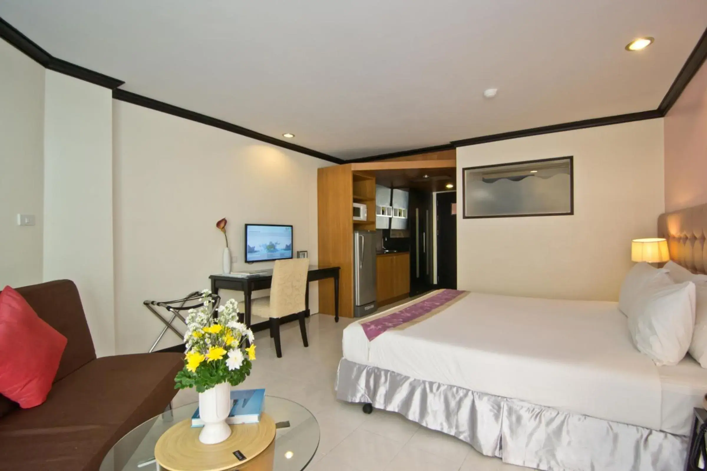 Photo of the whole room, Bed in Bella Villa Metro Photo of the whole room, Bed in Bella Villa Metro