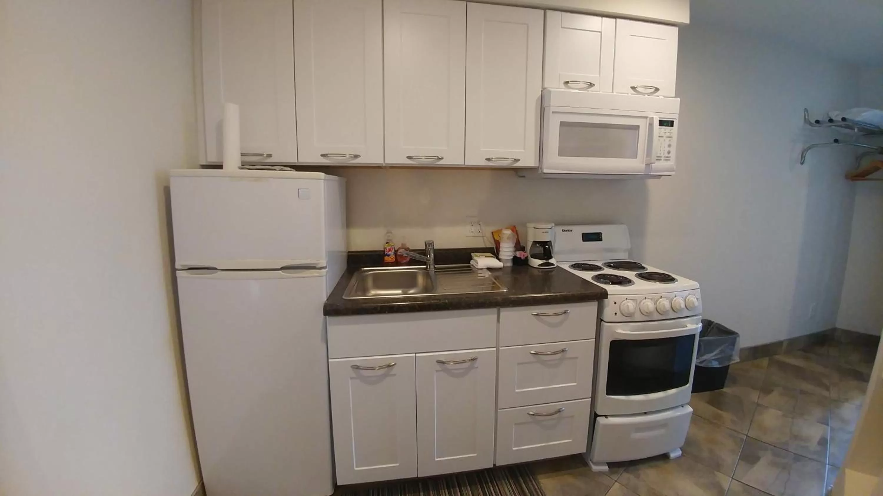 Kitchen or kitchenette in Motel 57
