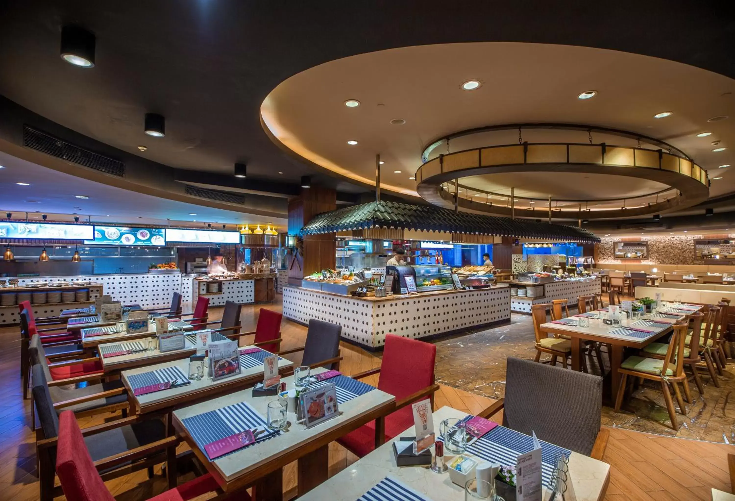 Restaurant/Places to Eat in Crowne Plaza Guangzhou City Centre, an IHG Hotel