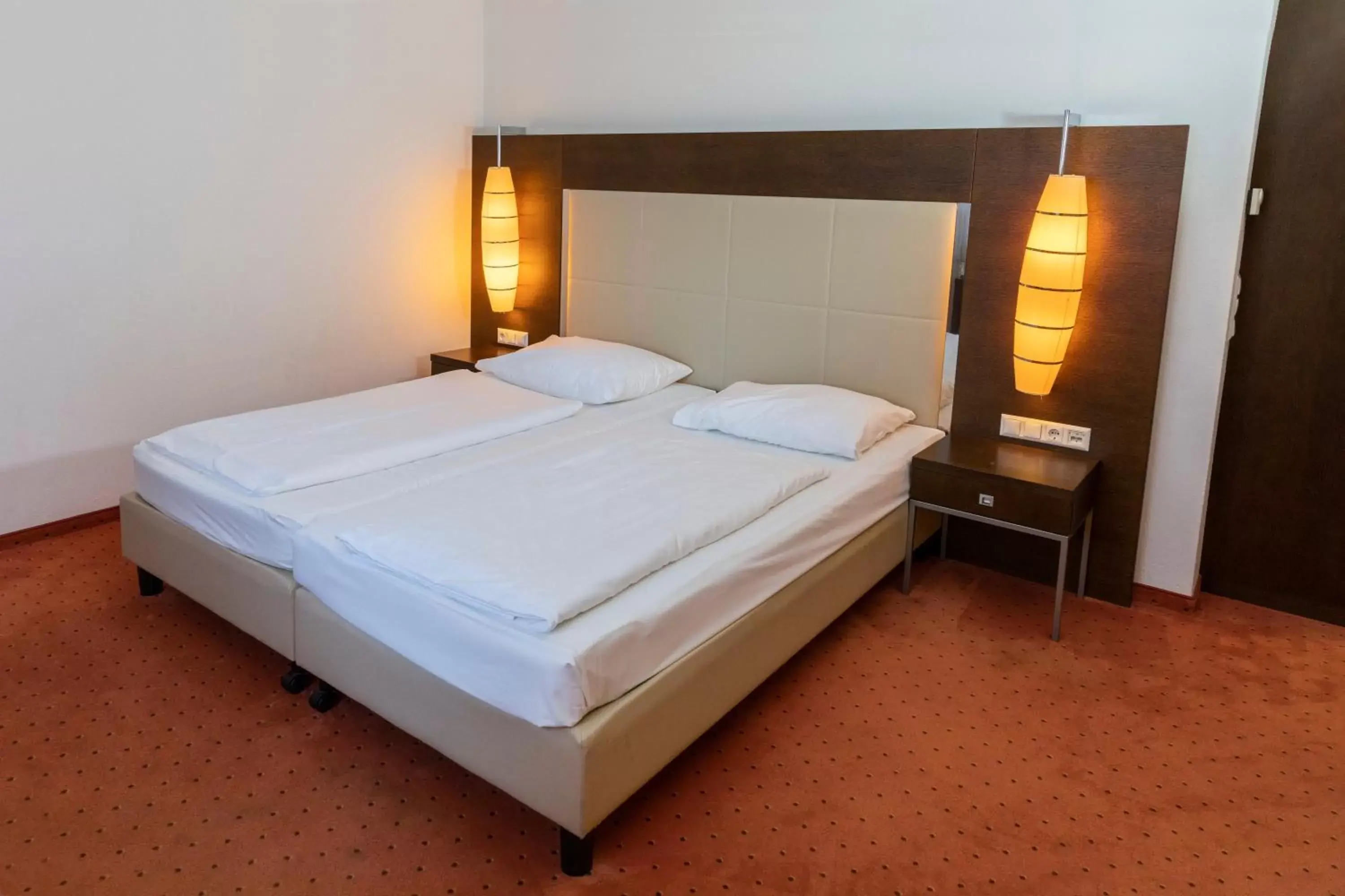 Bed in Hotel Plattenwirt