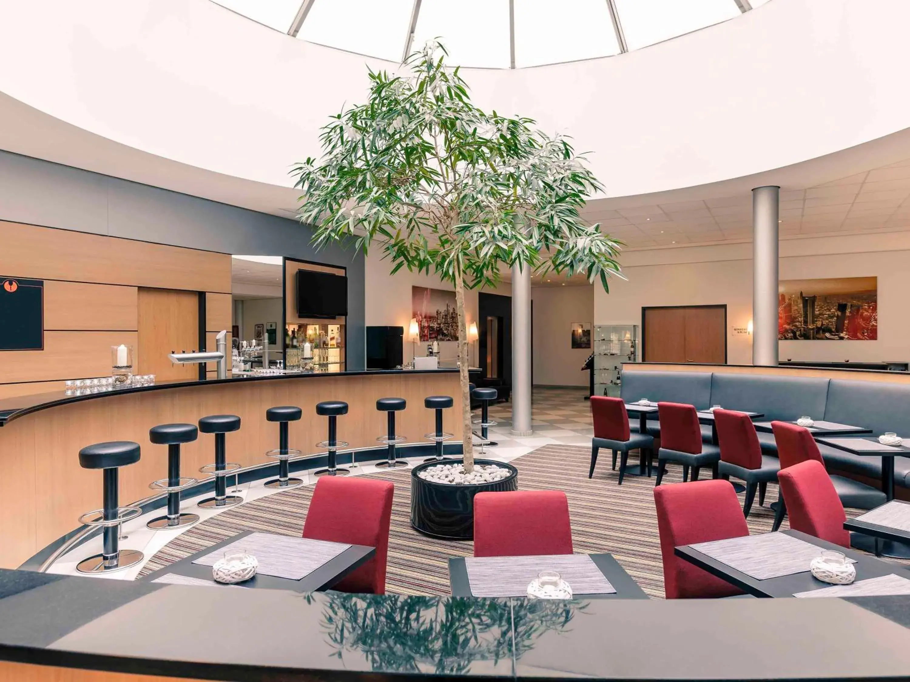 Lounge or bar, Restaurant/Places to Eat in Mercure Hotel Frankfurt Eschborn Süd