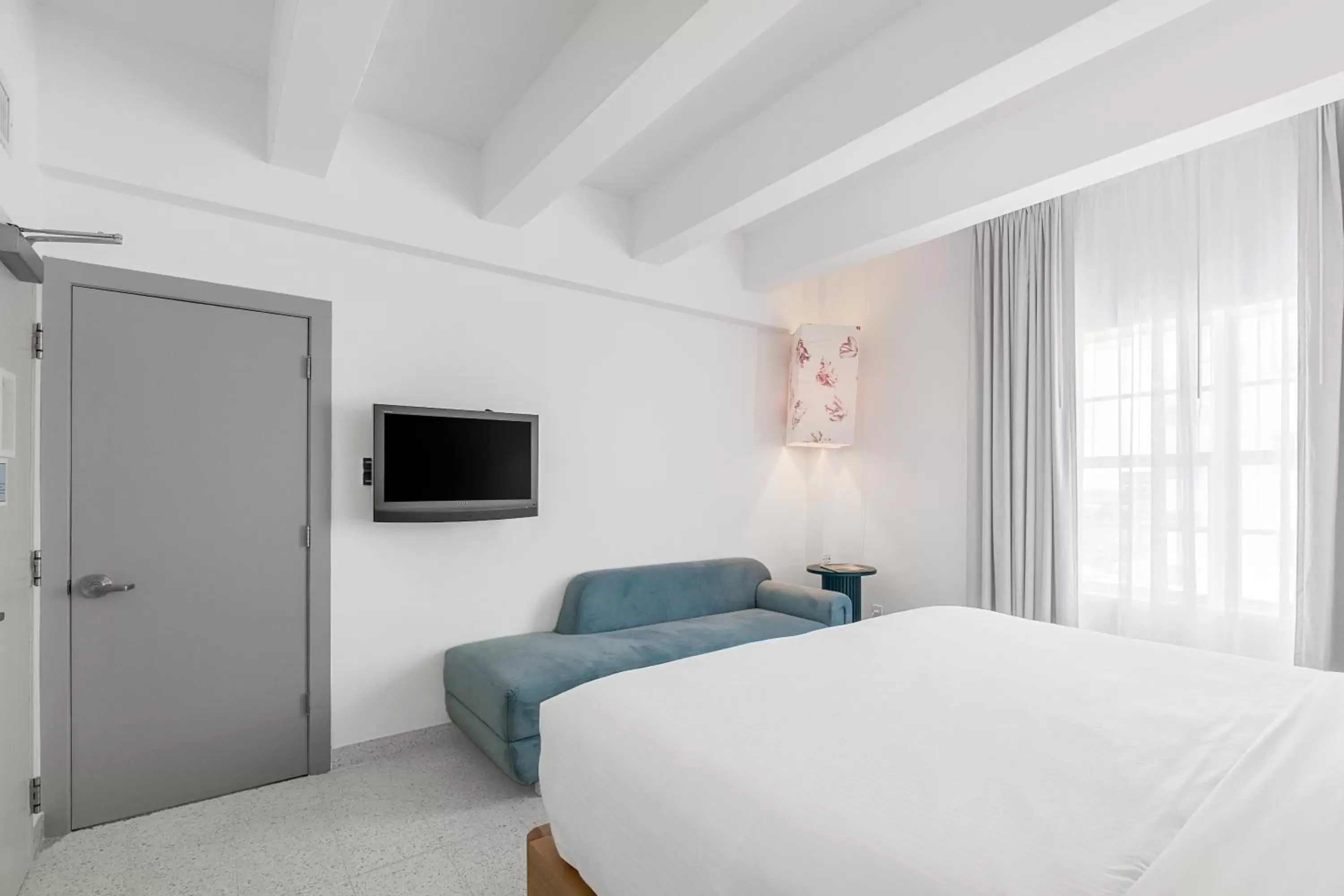 Bed in Townhouse by Luxurban Bed in Townhouse by Luxurban