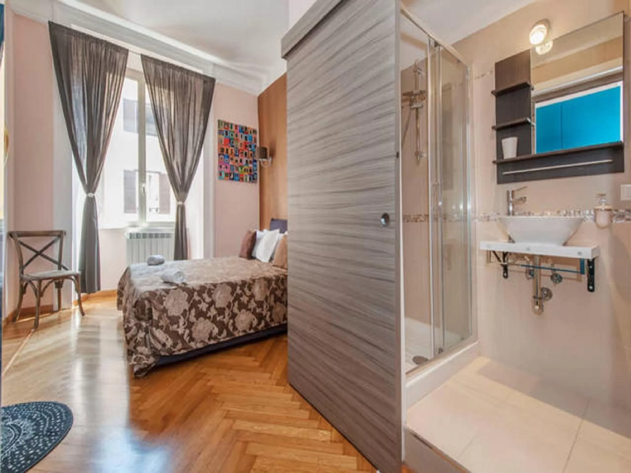 Decorative detail, Bed in Sesto Suites Central