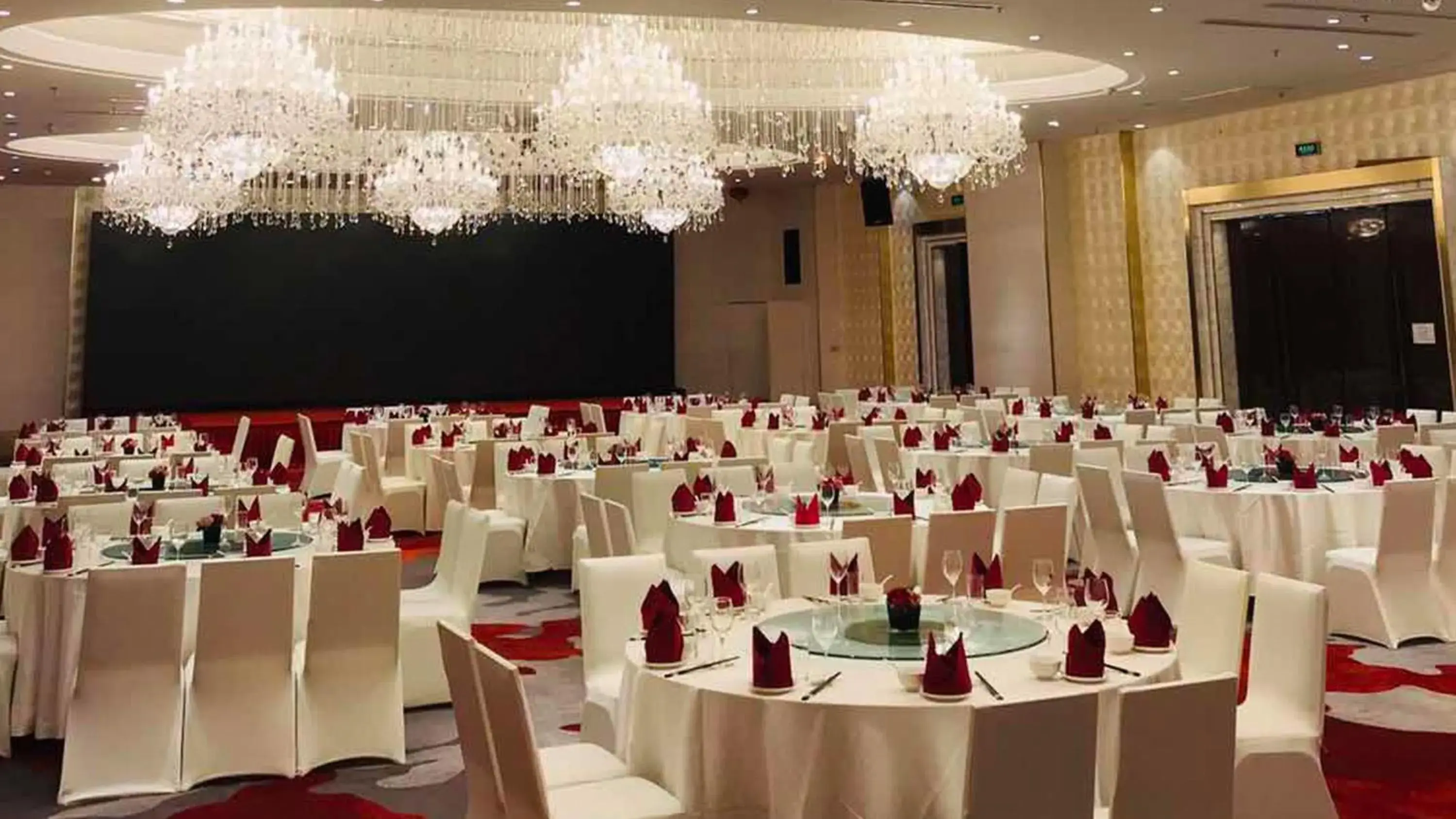 Spa and wellness centre/facilities, Banquet Facilities in Holiday Inn Shanghai Hongqiao West, an IHG Hotel