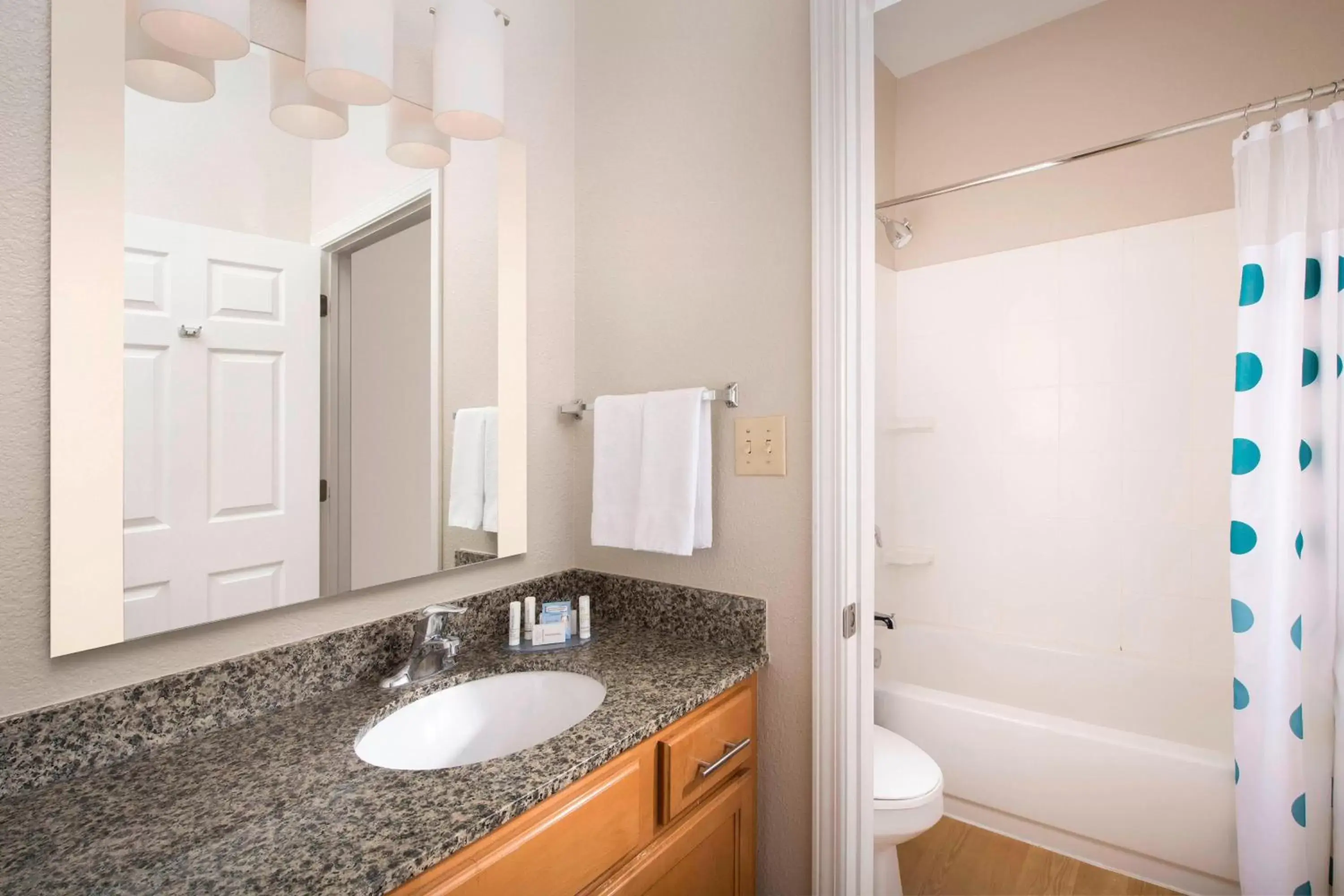 Bathroom in TownePlace Suites by Marriott Albuquerque Airport