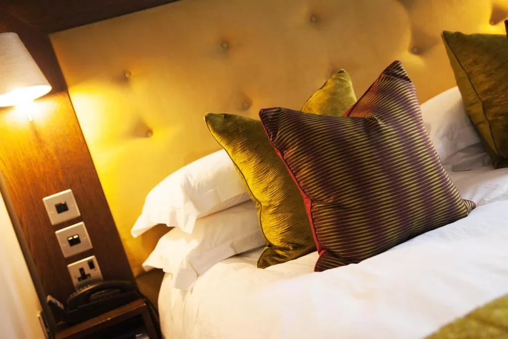 Restaurant/places to eat, Bed in Trout Hotel