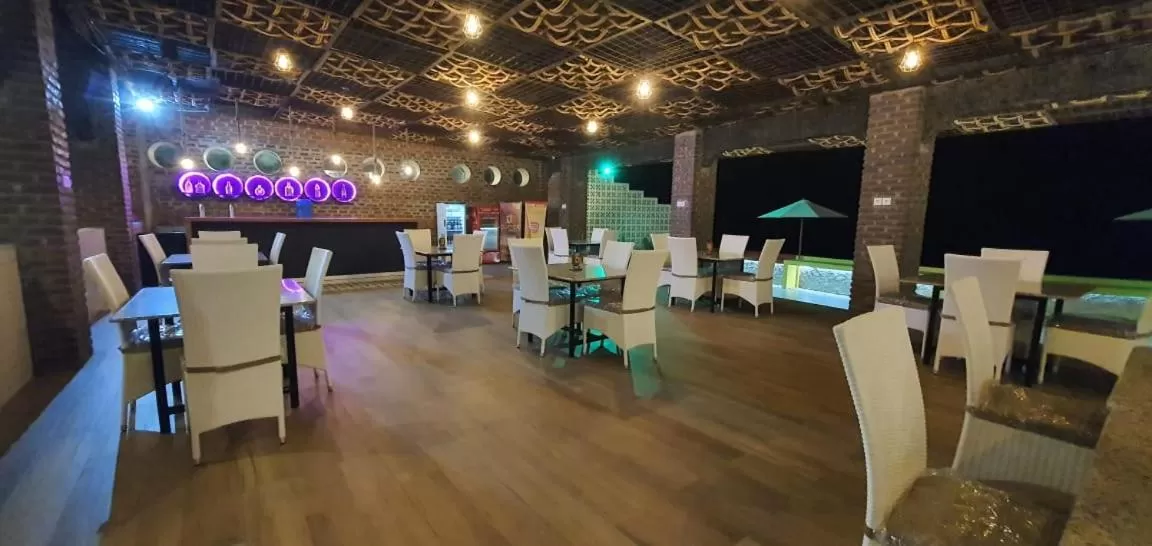 Restaurant/Places to Eat in RedDoorz Plus At Hotel Pantai Timor