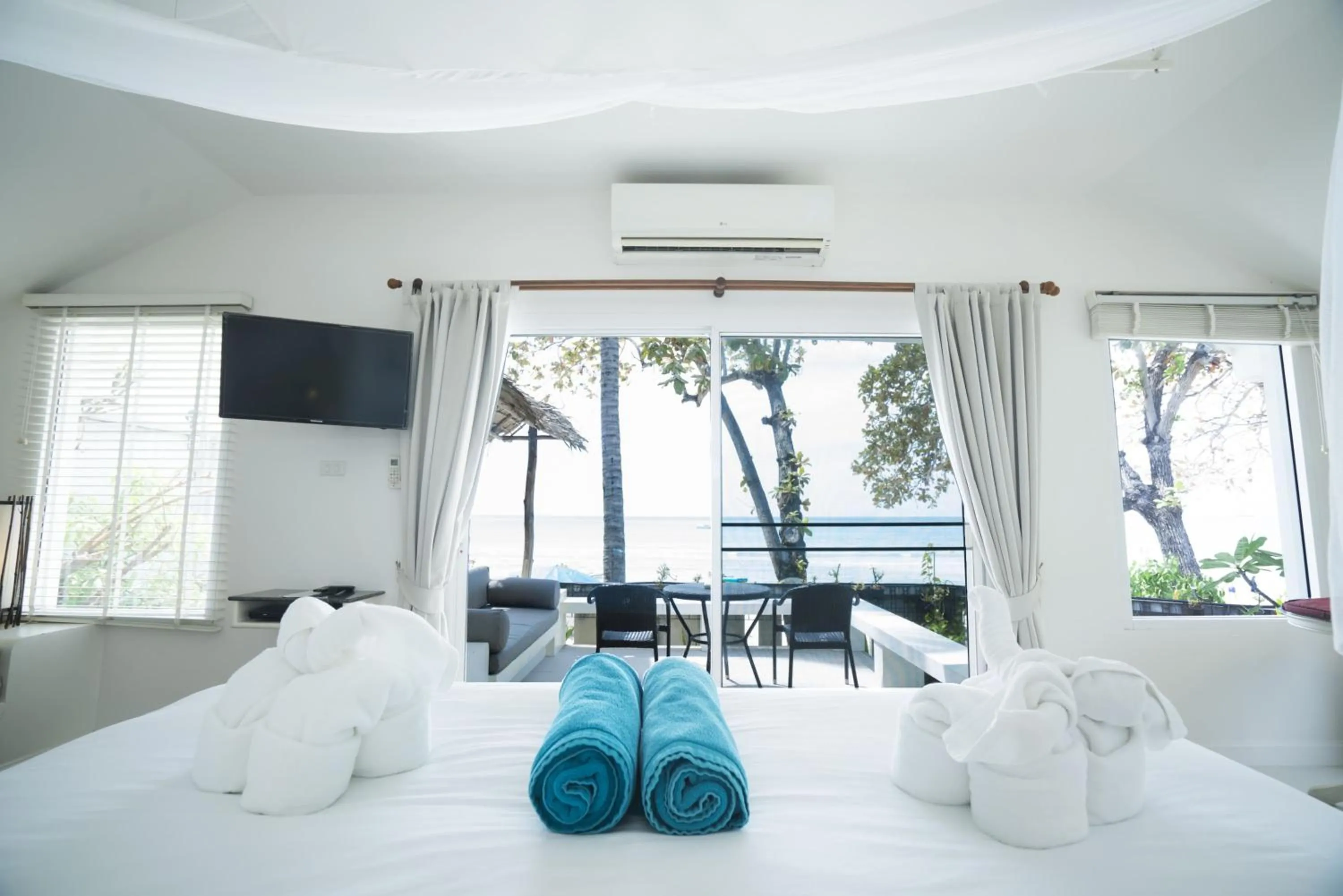 Sea view, Bed in King's Garden Resort - SHA Plus