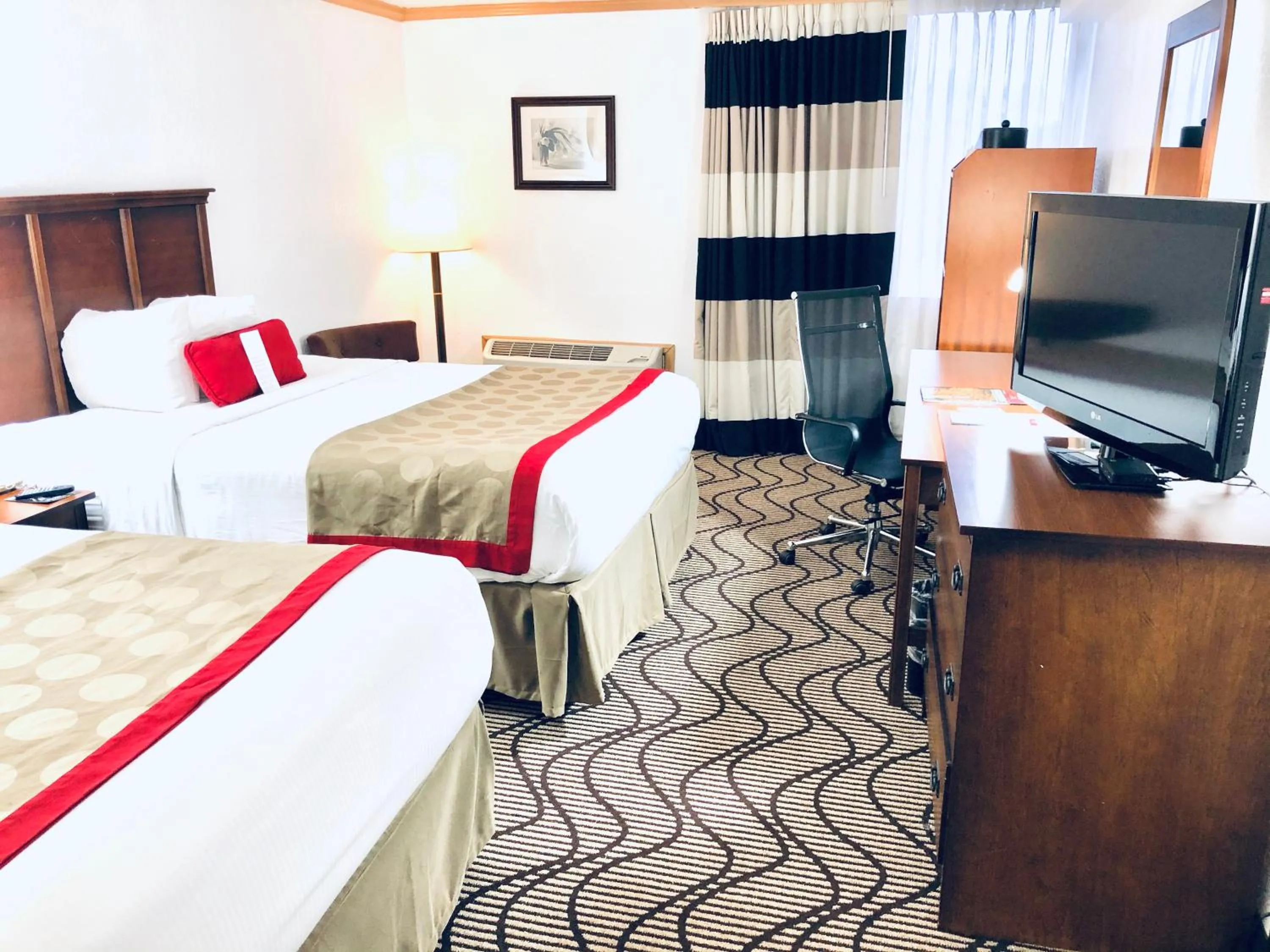 Bed in Ramada by Wyndham Birmingham Airport