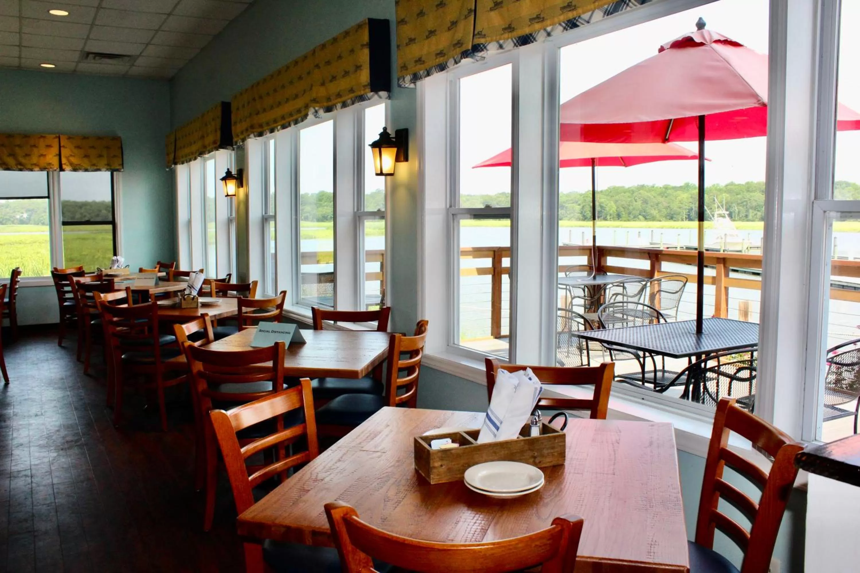 Restaurant/places to eat in Surry Seafood Company