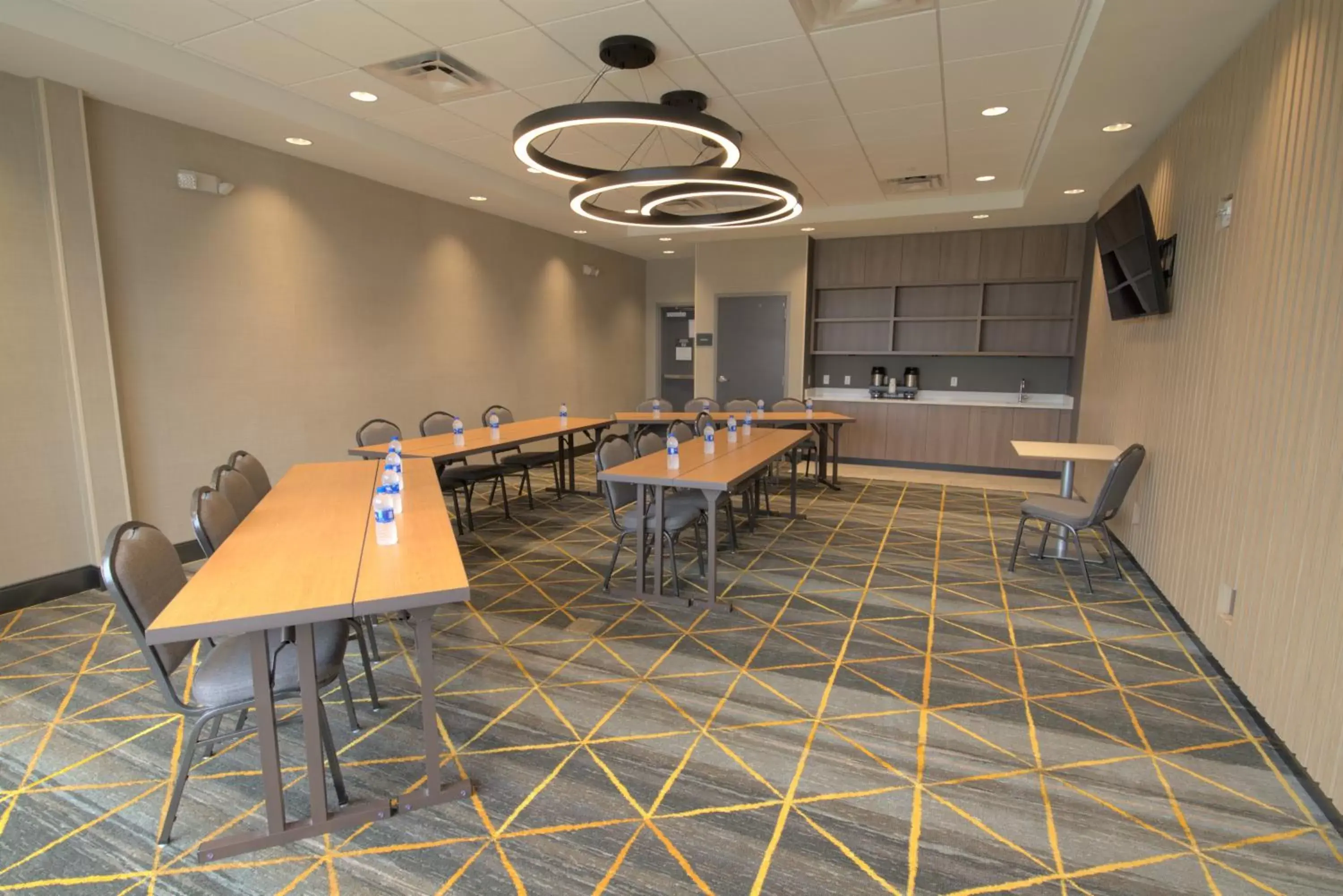 Meeting/conference room in Holiday Inn & Suites - Hopkinsville - Convention Ctr, an IHG Hotel