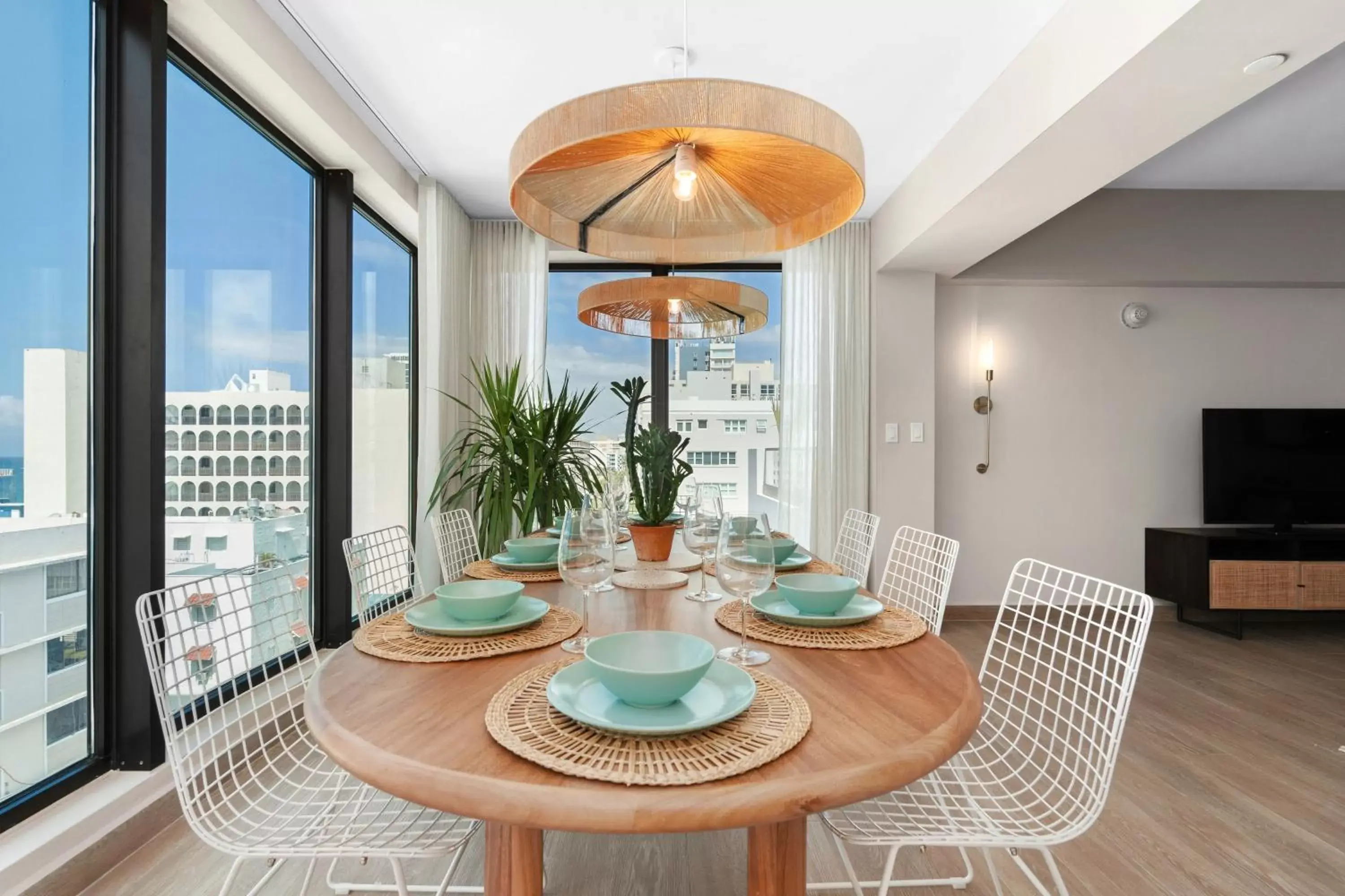 Dining Area in HiBird- Apartment and Suites Hotel