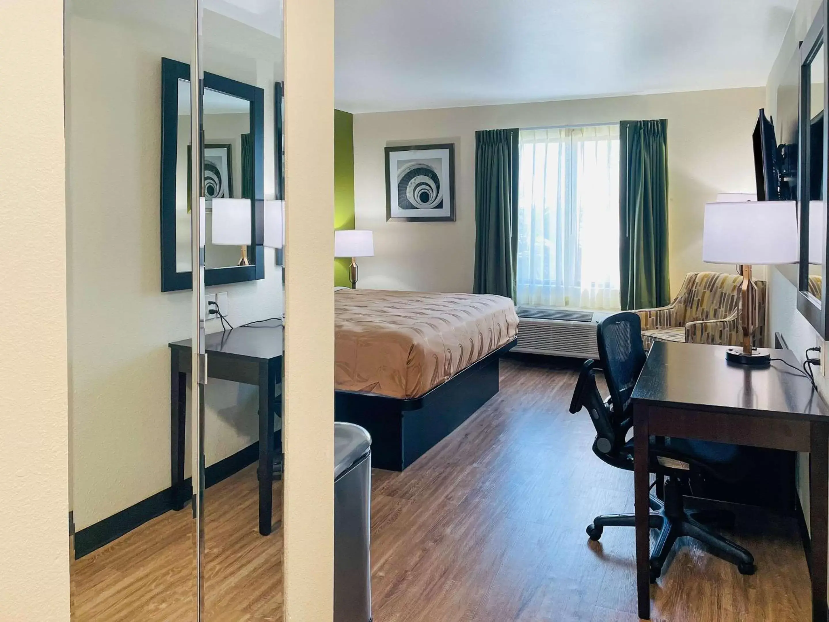 Bedroom, Bed in Quality Inn & Suites Lake Charles