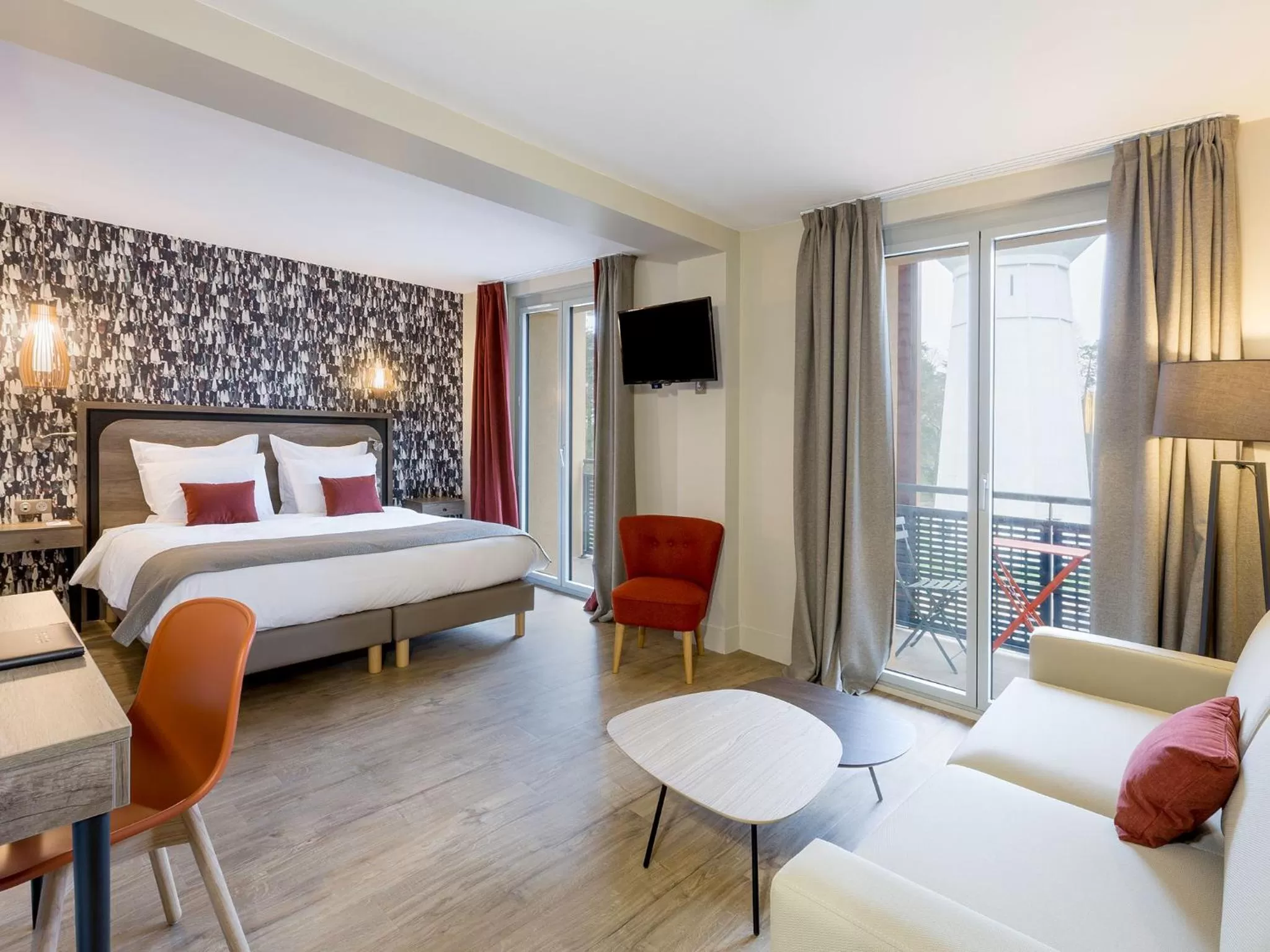 TV and multimedia, Bed in BEST WESTERN La Porte des Châteaux