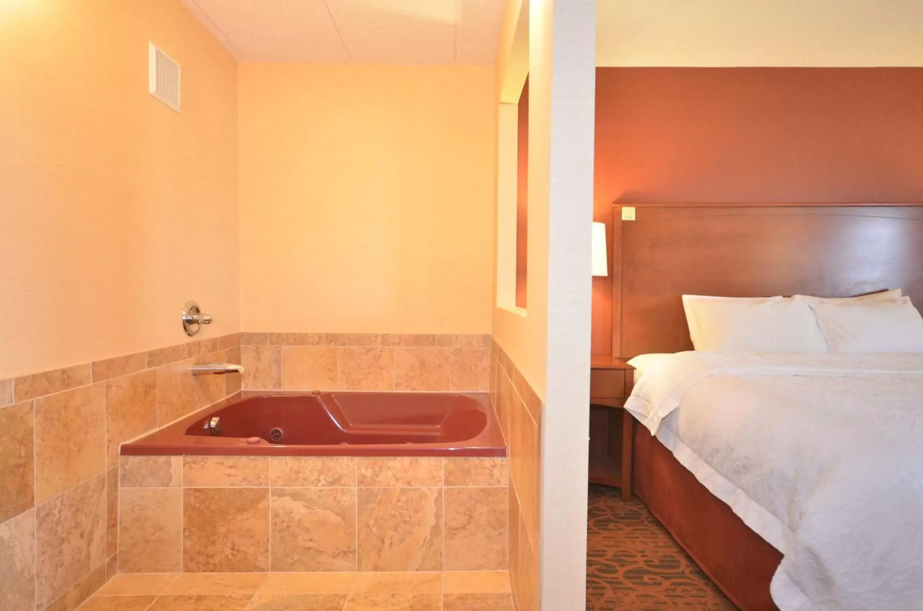 Bed, Bathroom in Hampton Inn Troy