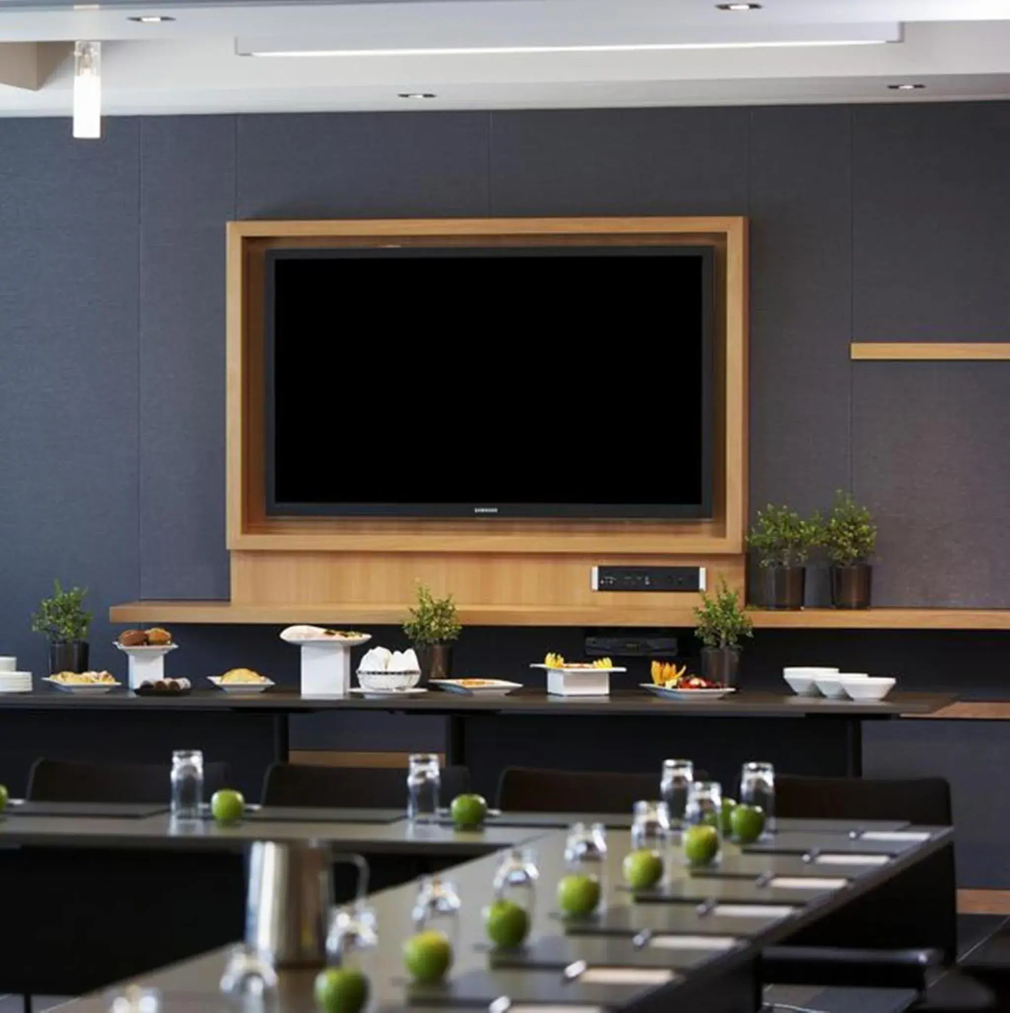 Meeting/conference room, TV/Entertainment Center in Le Germain Hotel Maple Leaf Square