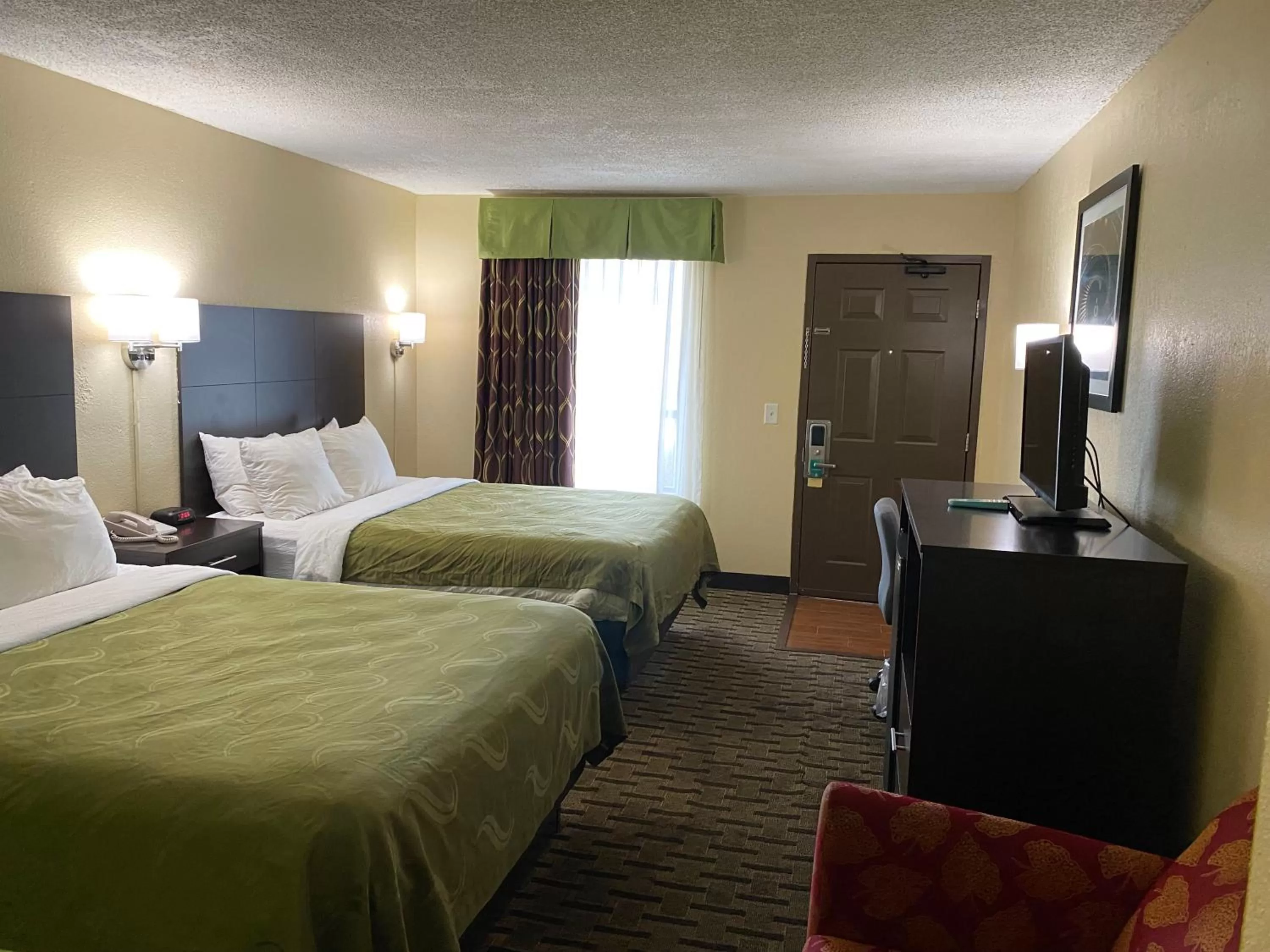 Bed in Quality Inn Elizabeth City near University