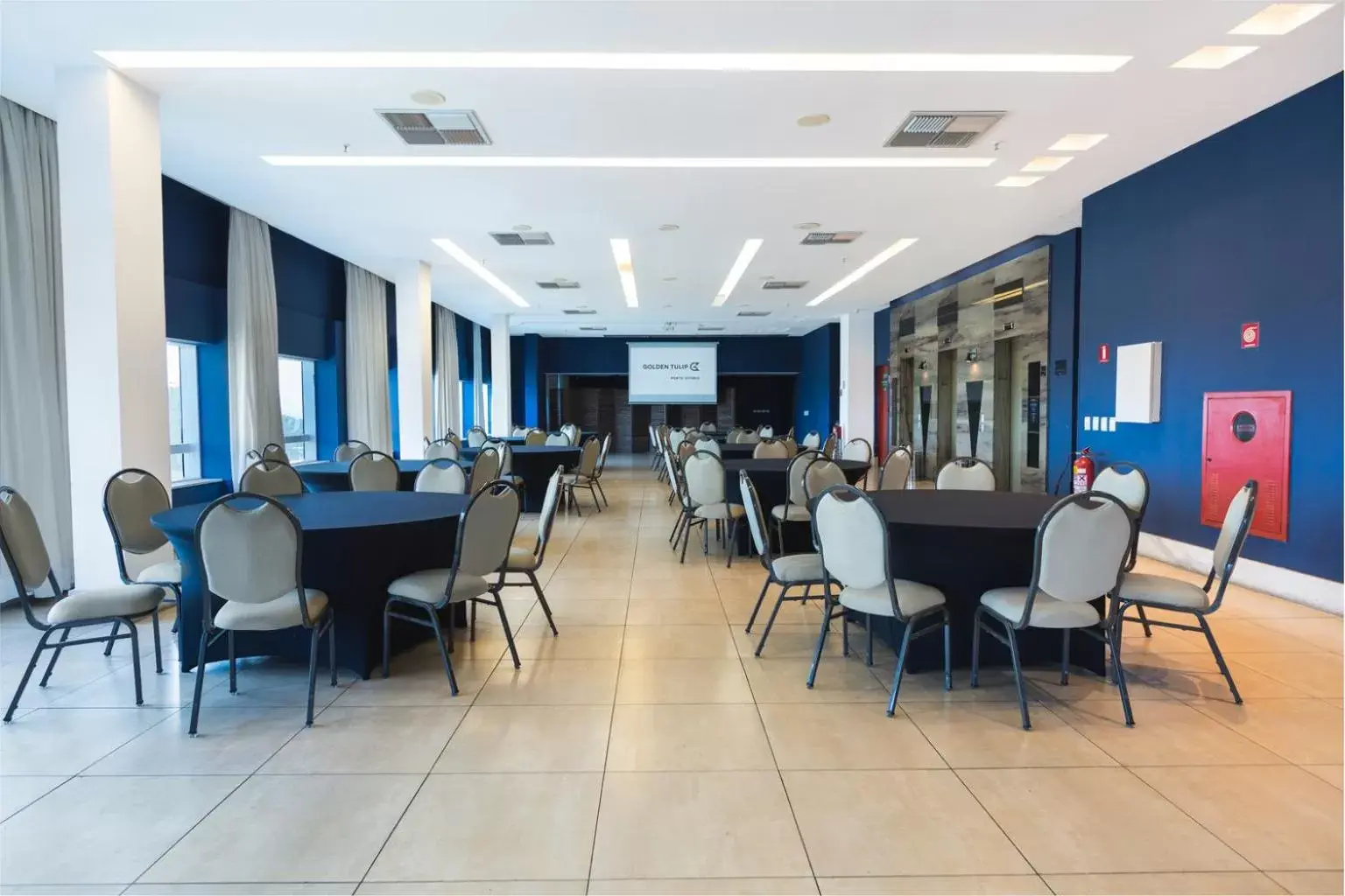 Meeting/conference room, Restaurant/Places to Eat in Golden Tulip Porto Vitória