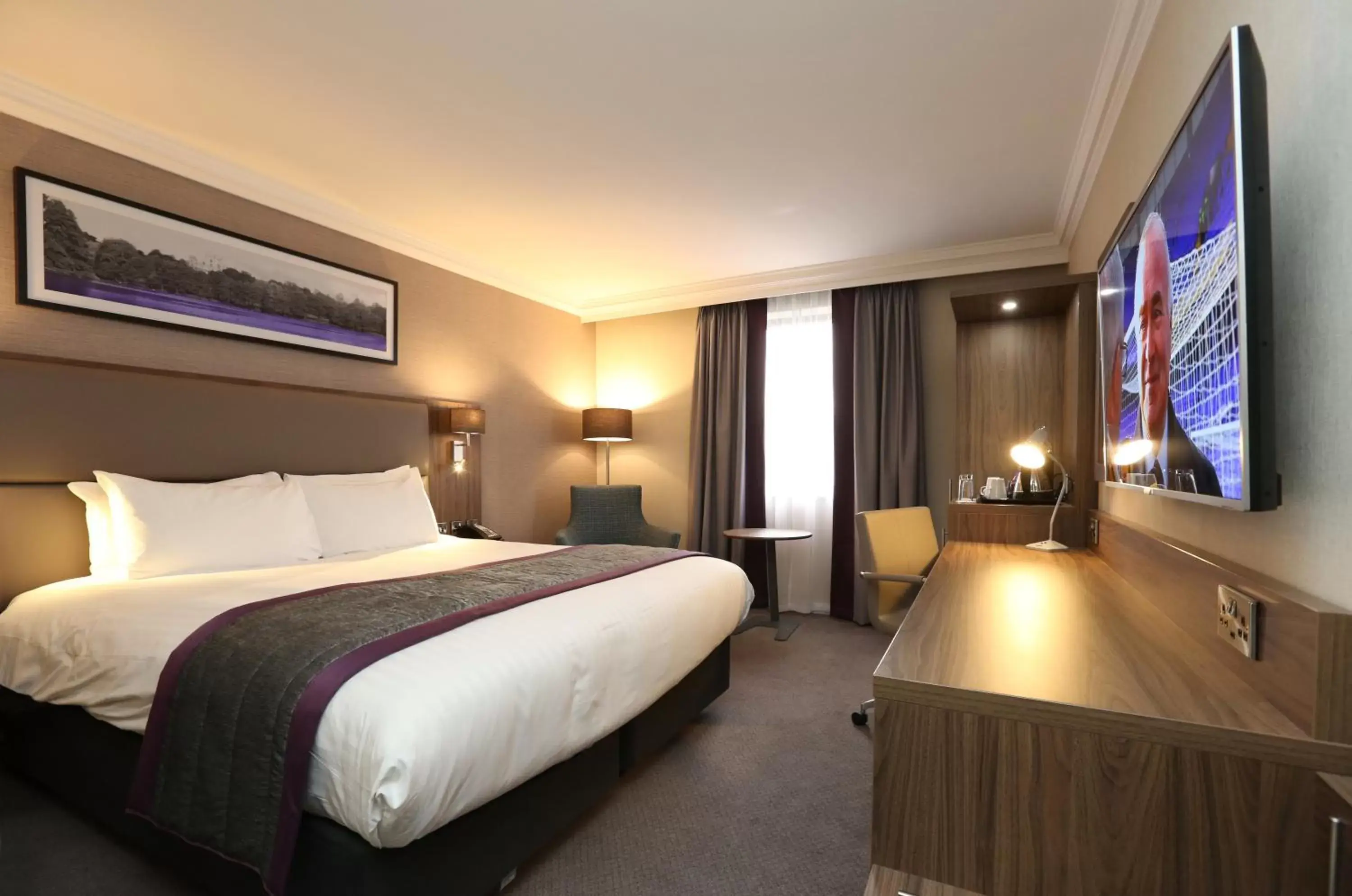 TV and multimedia in Holiday Inn Nottingham, an IHG Hotel
