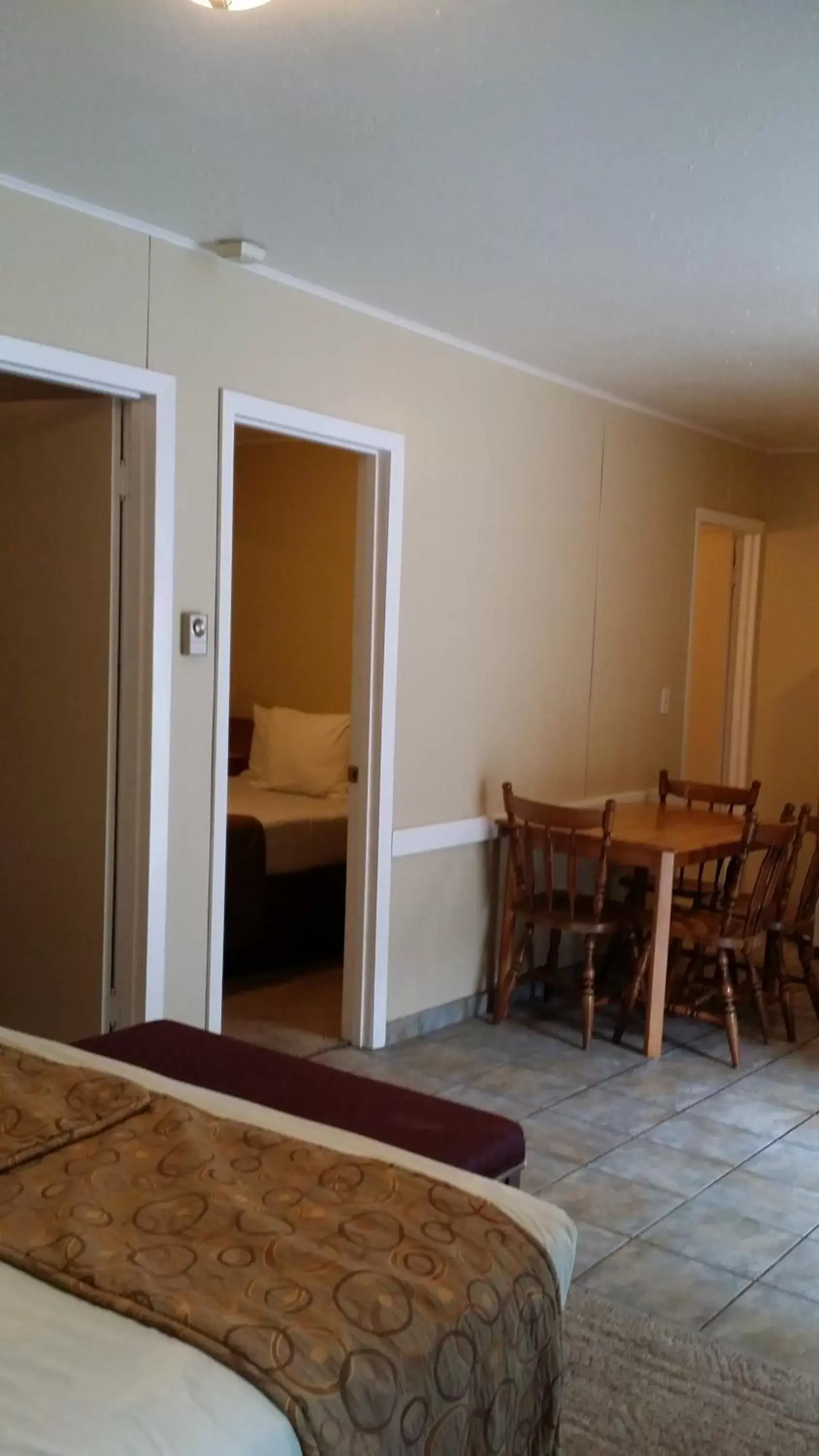 Dining area, Patio/Outdoor Area in AppleTree Inn