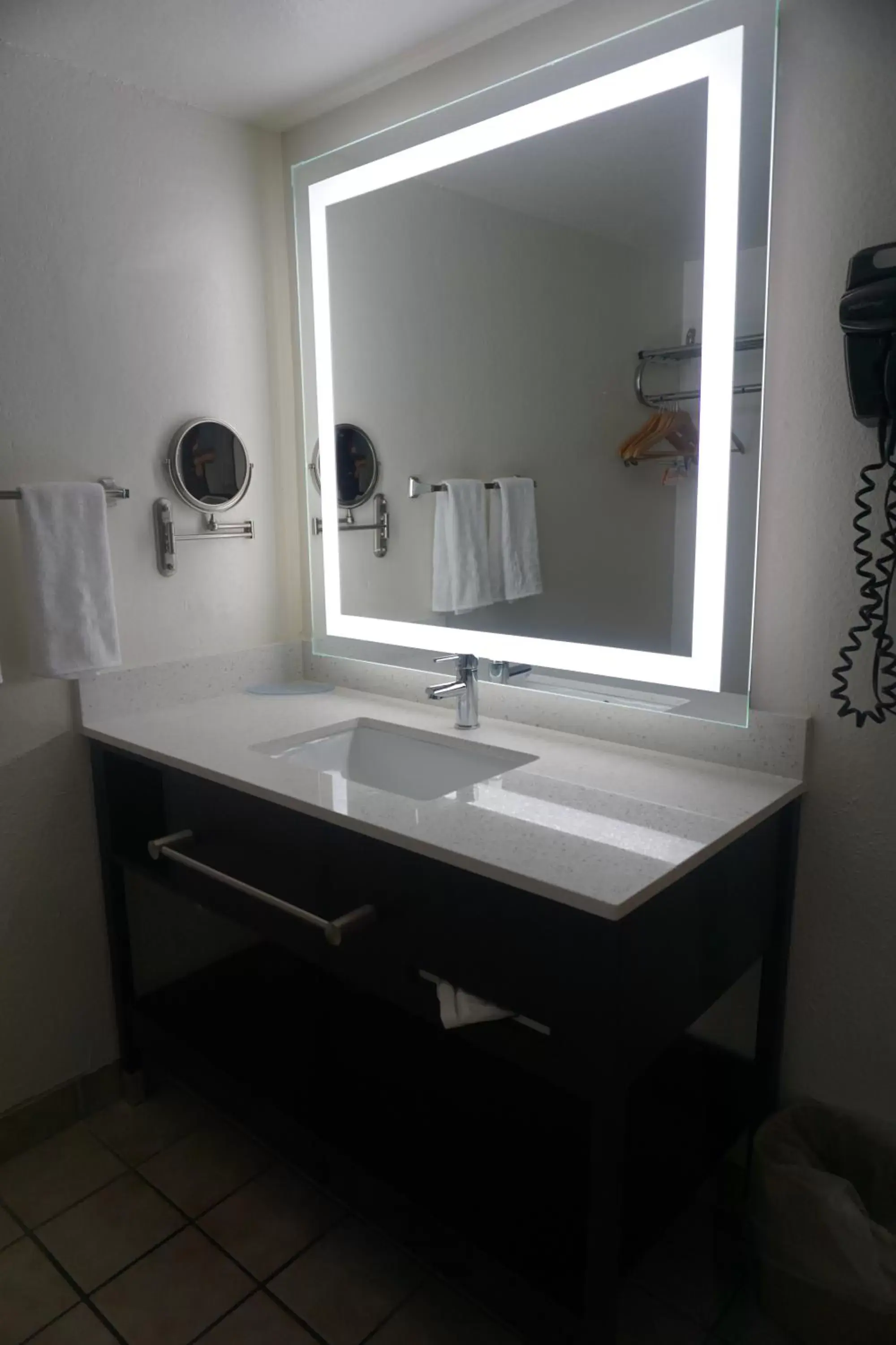 Bathroom in SureStay Hotel by Best Western Phoenix Airport