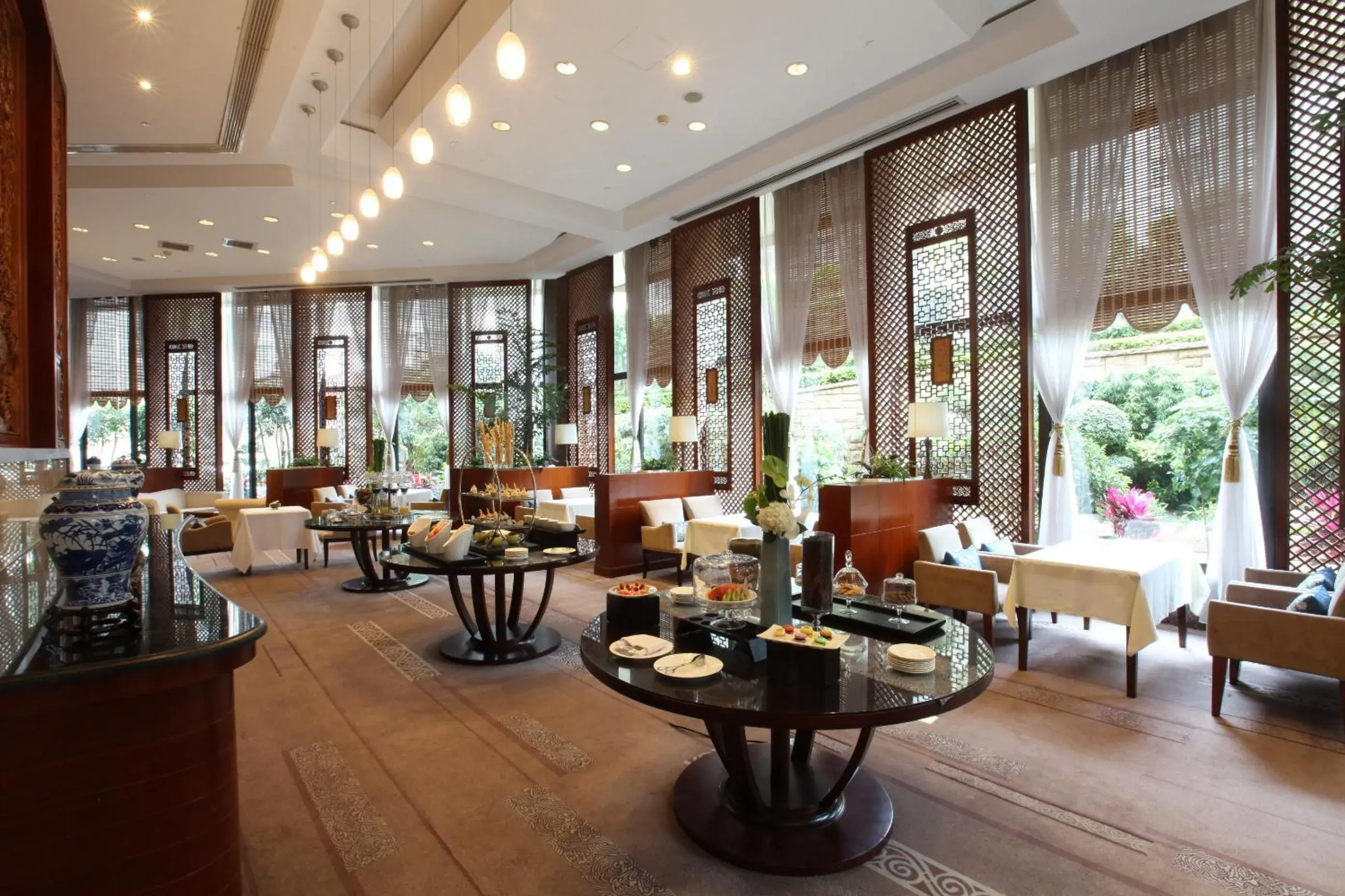 Restaurant/Places to Eat in Zhongwei Green Lake Hotel Kunming