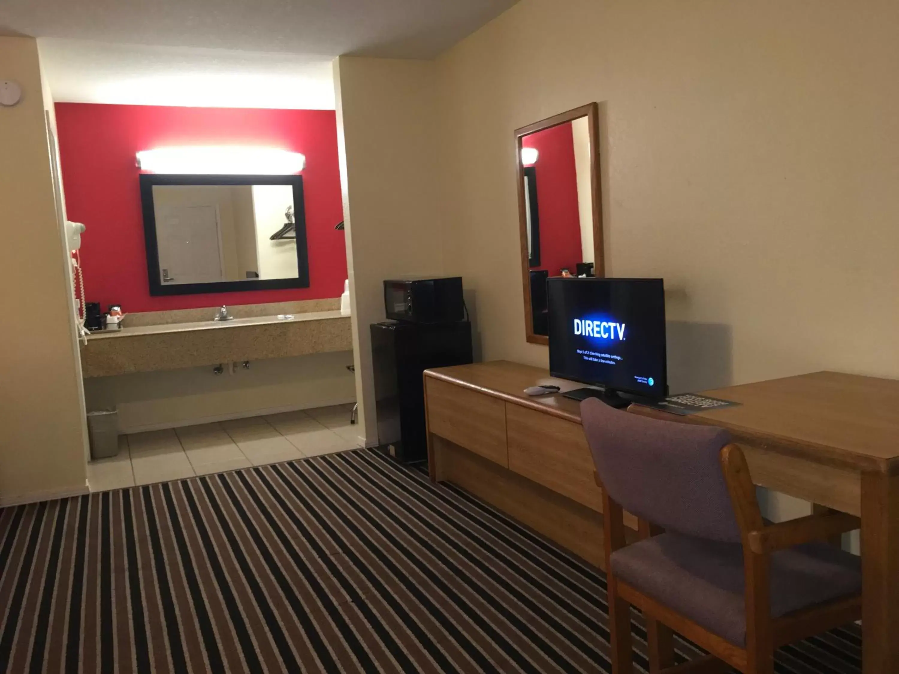 TV/Entertainment Center in Suite 16 Motel