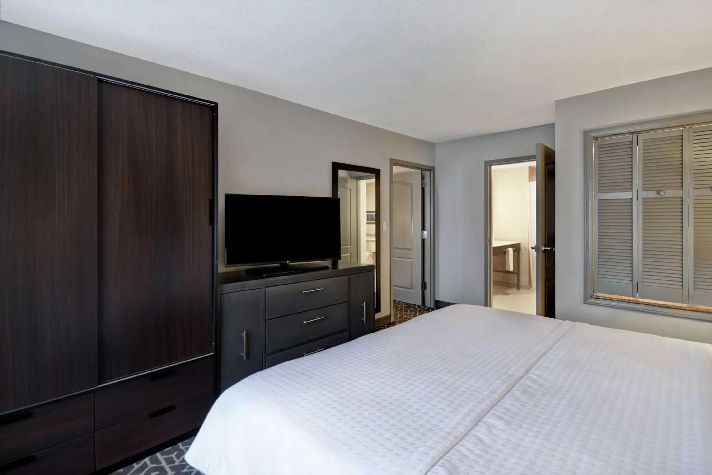 Bedroom, Bed in Homewood Suites by Hilton Edgewater-NYC Area