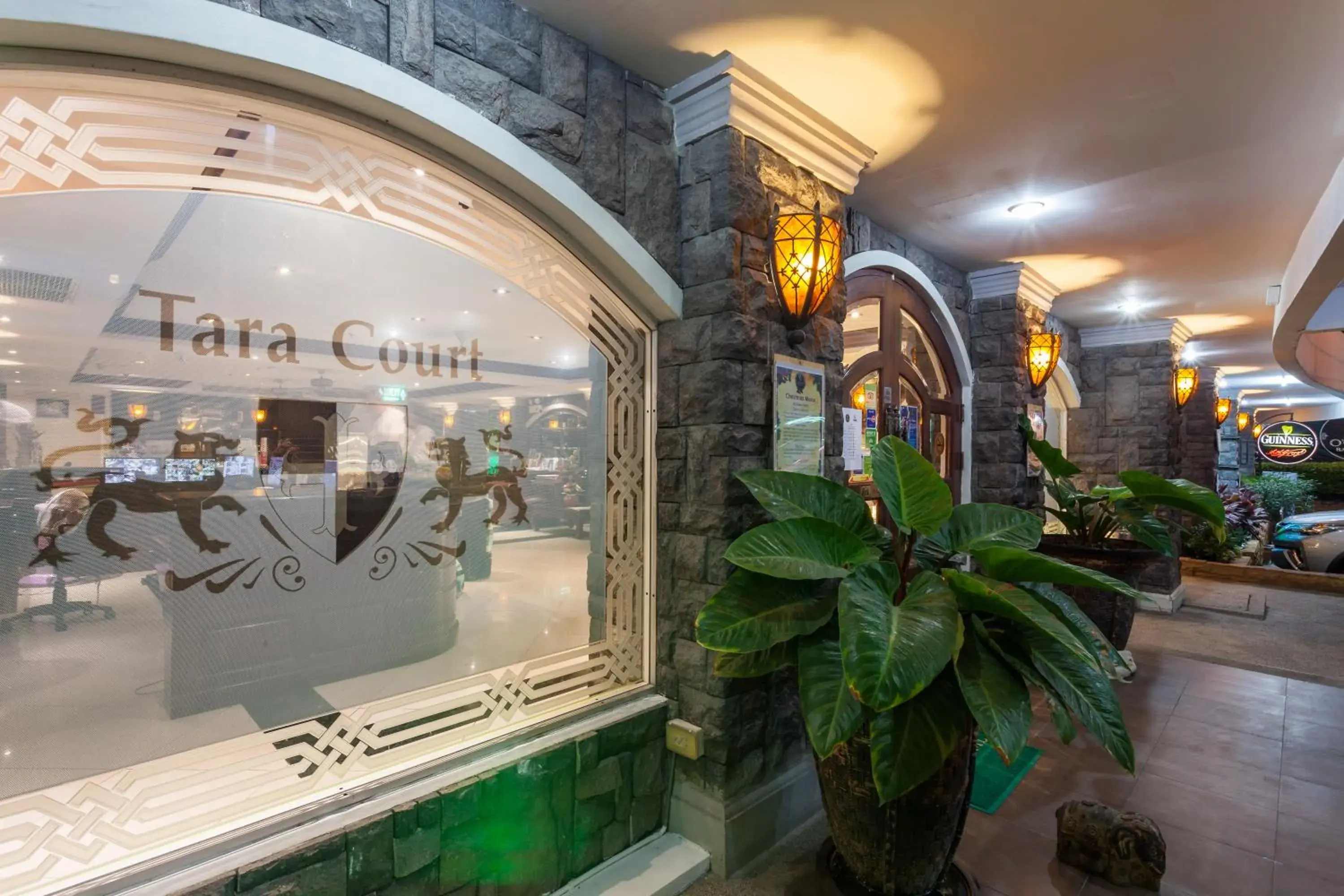 Facade/entrance in Tara Court Hotel Facade/entrance in Tara Court Hotel