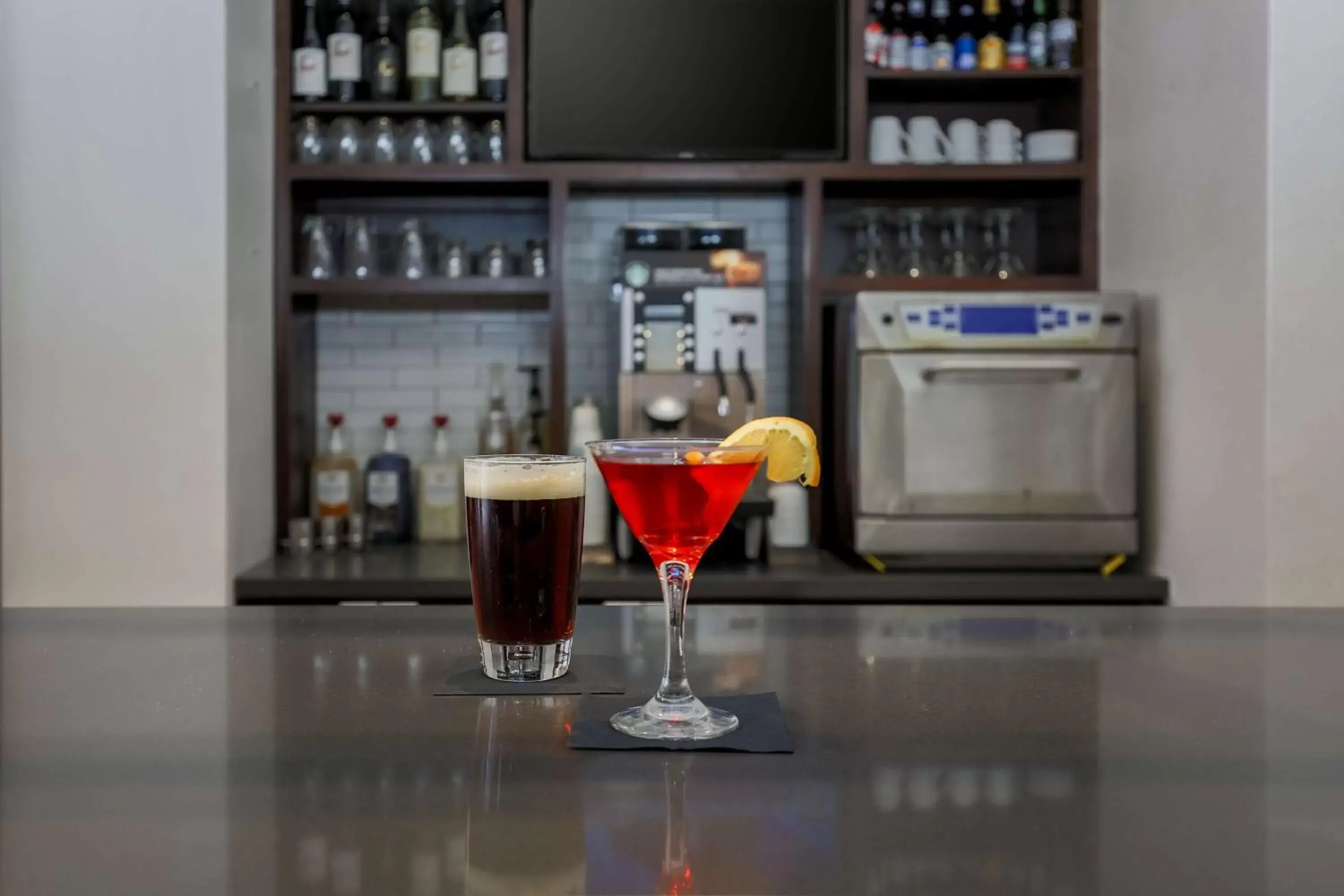 Lounge or bar in Hyatt Place Greensboro Downtown