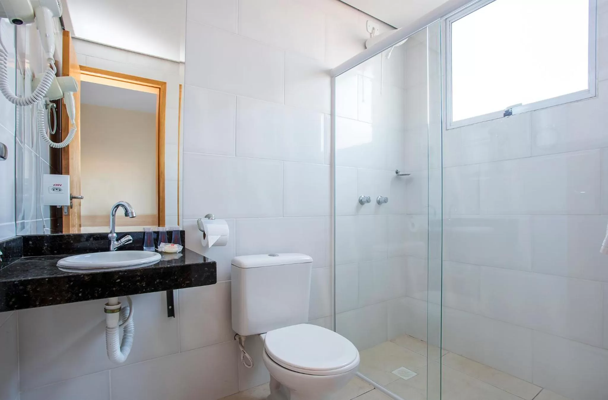 Bathroom in Hotel Metrópole Paulínia