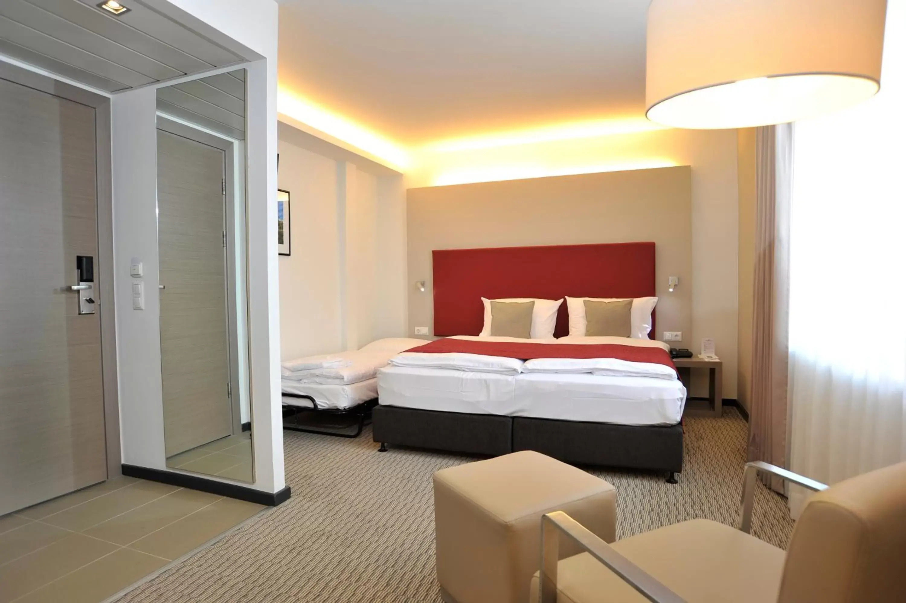 Photo of the whole room, Bed in Golden Tulip Kassel Hotel Reiss