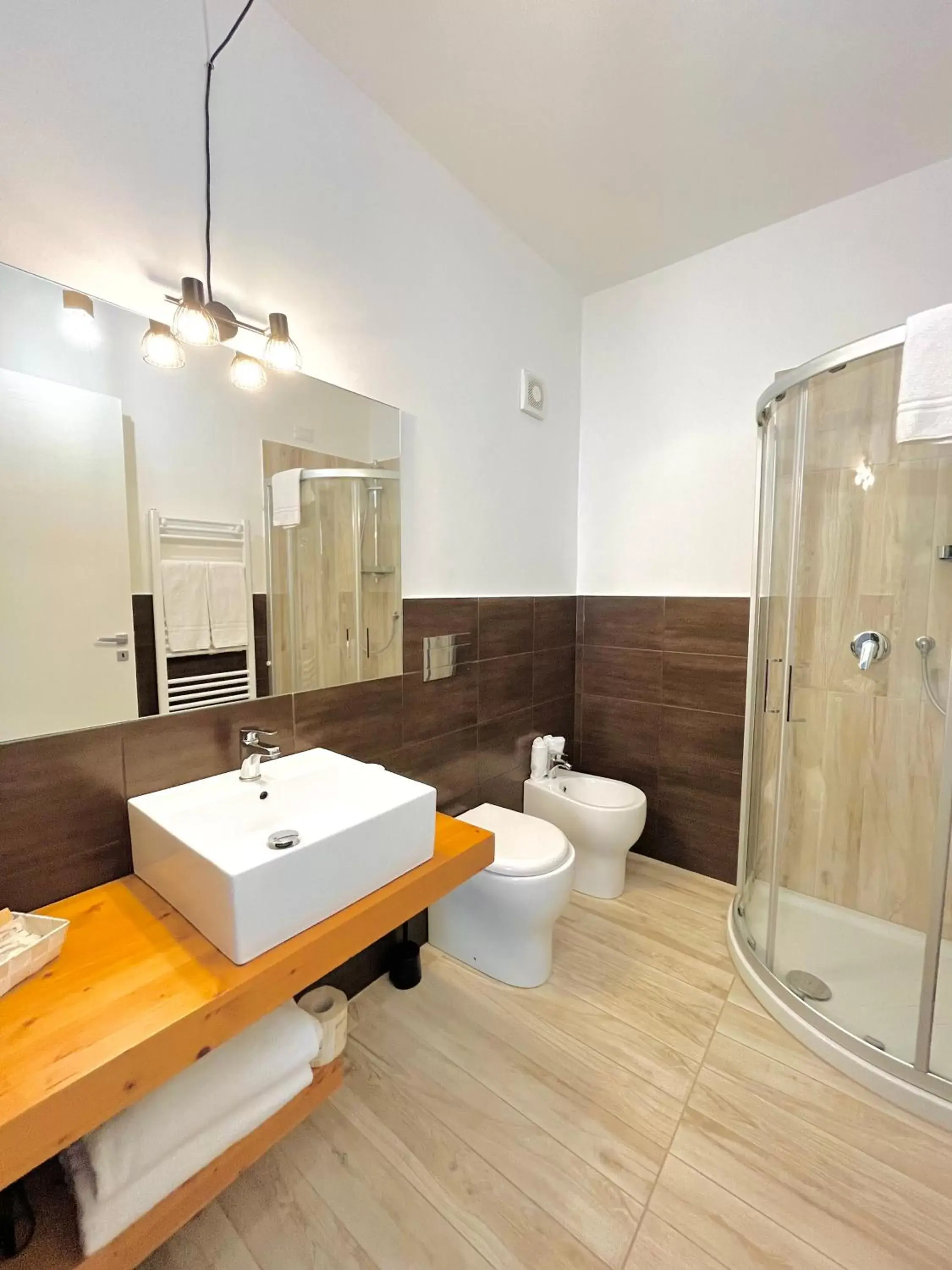 Shower, Bathroom in Amada Hotel Siracusa